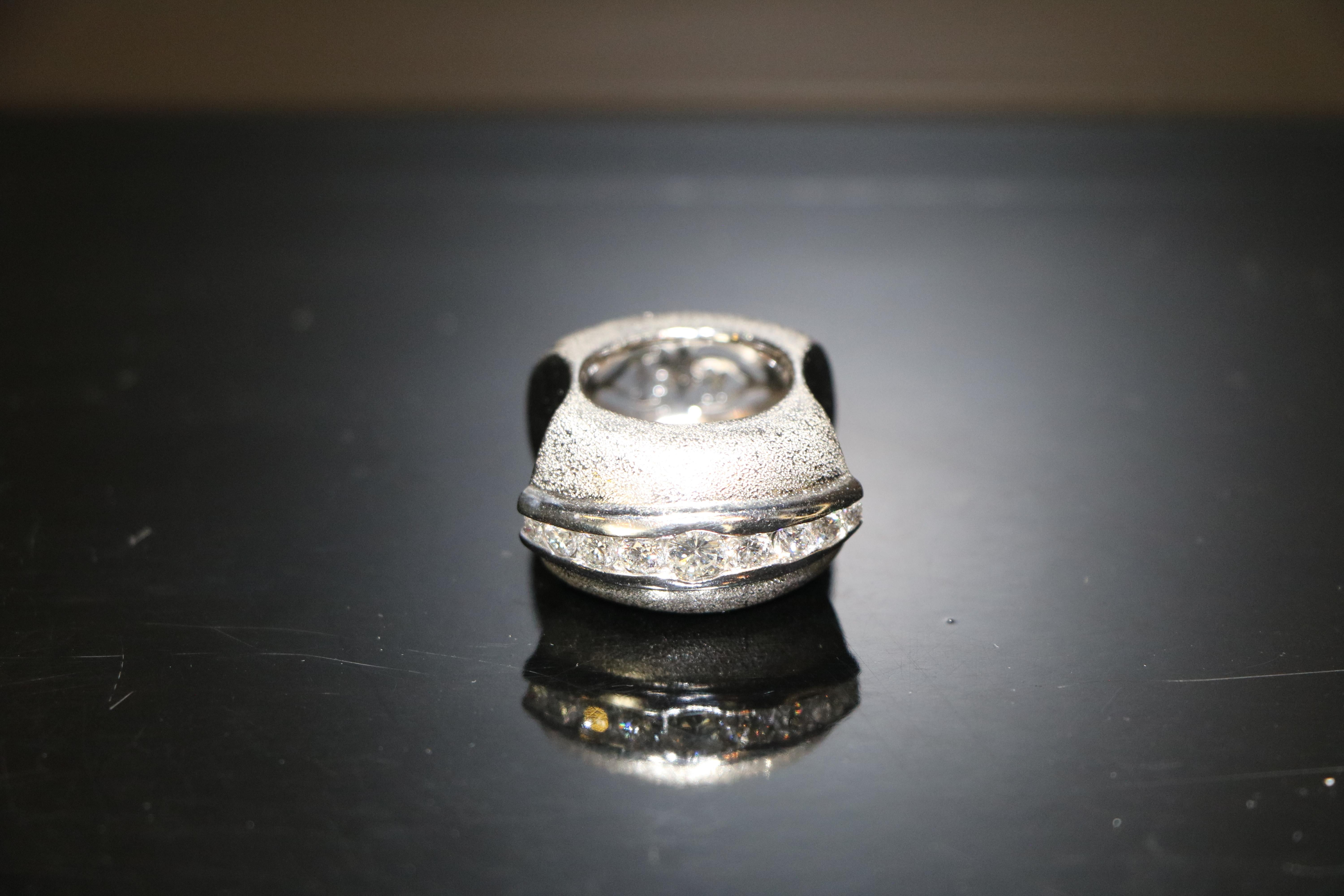 Bague en or blanc 18 carats Unisexe en vente