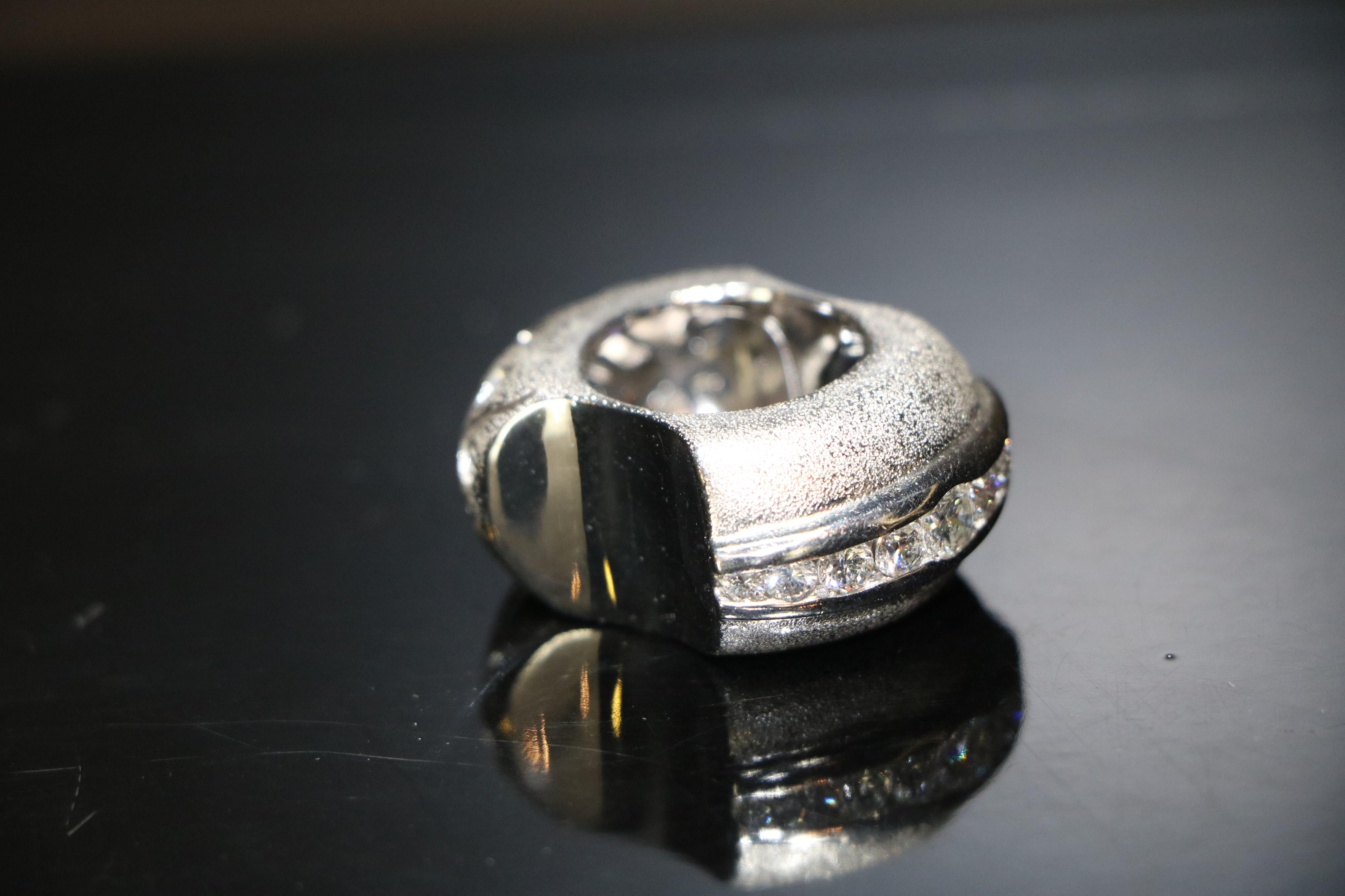 Bague en or blanc 18 carats en vente 2