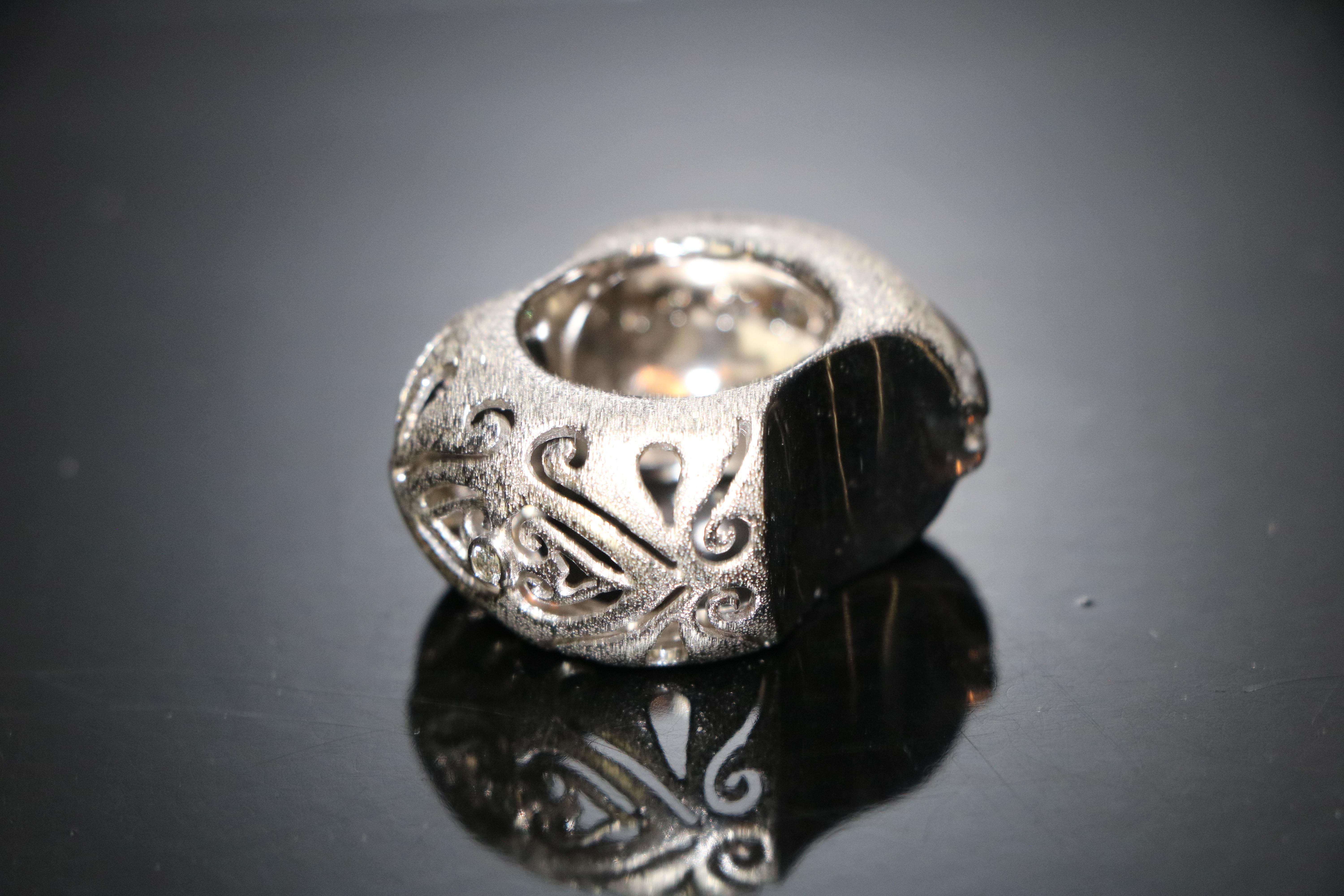 Bague en or blanc 18 carats en vente 4
