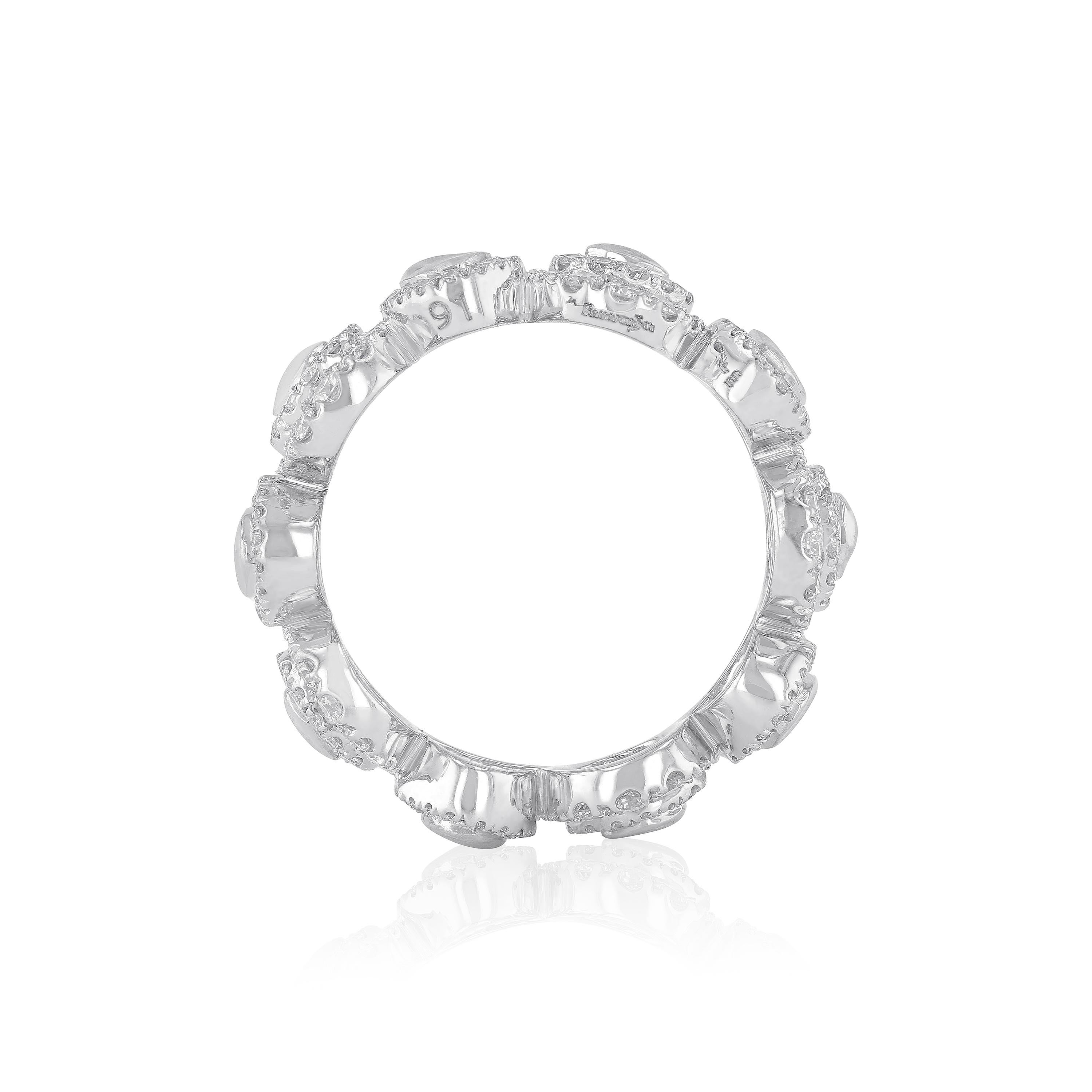Crafted from 18k white gold, the finely detailed motif of the palm tree is a delicate interpretation of the line's asthetic. The curve shapes of the ring gives an elegant appeal to day-to-night looks.    
Diamonds(Total Carat :1.25 ct)
Ring size:
