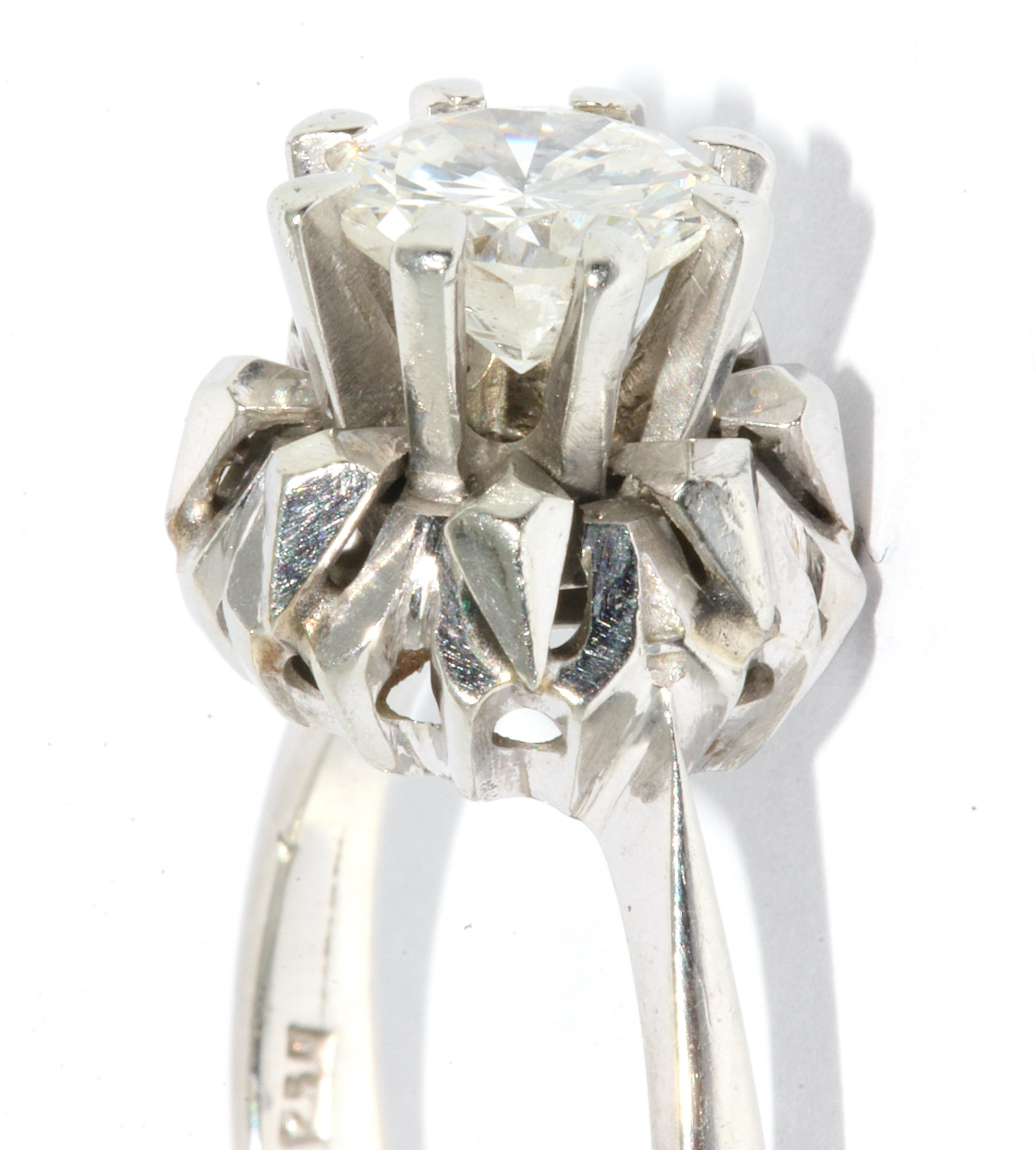 18 Karat White Gold Ring Set with 1.11 Carat White Solitaire Diamond For Sale 1