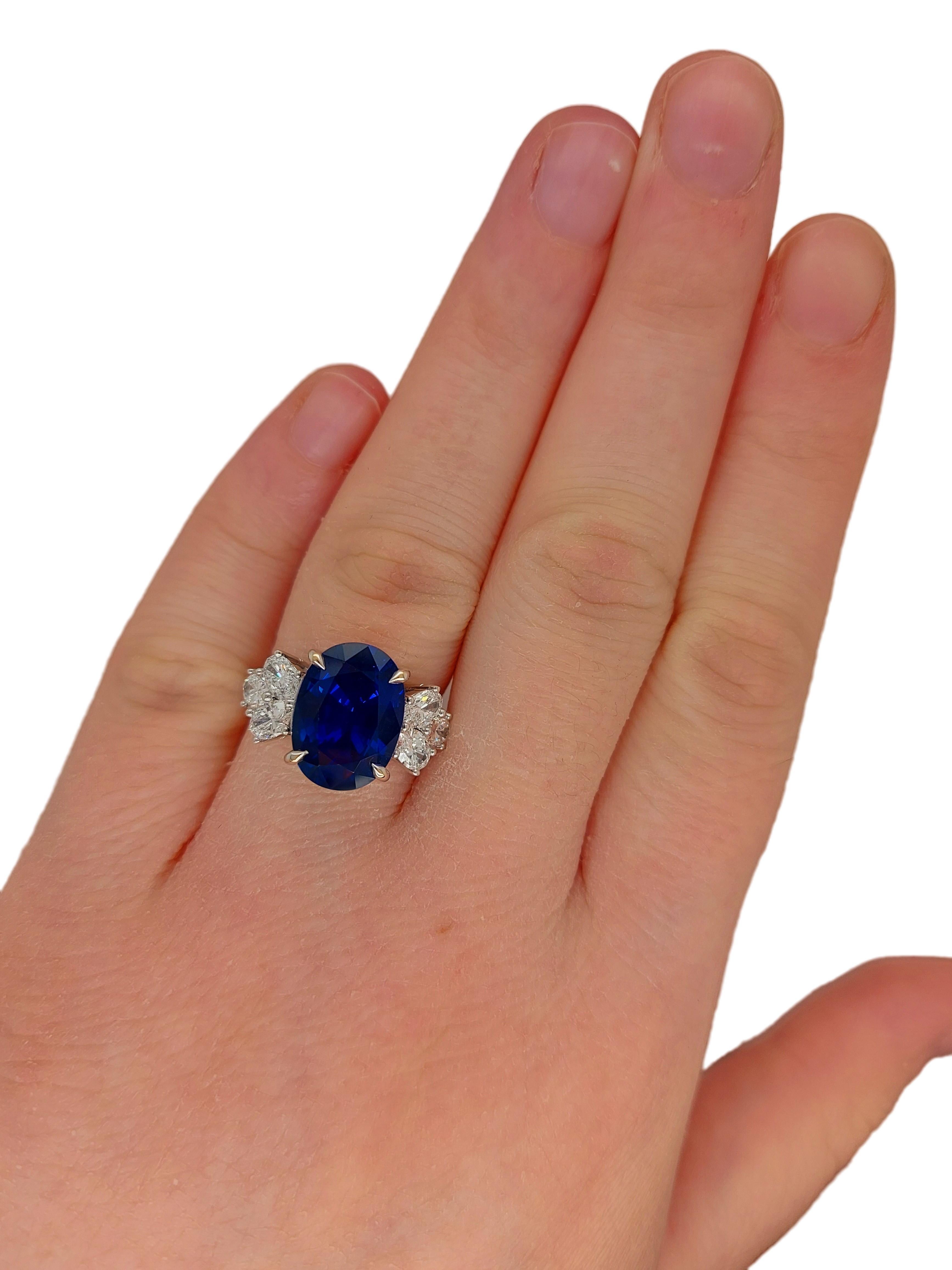18 Karat White Gold Ring Set with a 7 Carat Sapphire and Diamonds 12