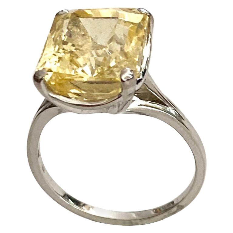 18 Karat White Gold Ring Set with One Natural Yellow Sapphire, 15.32 Carat
