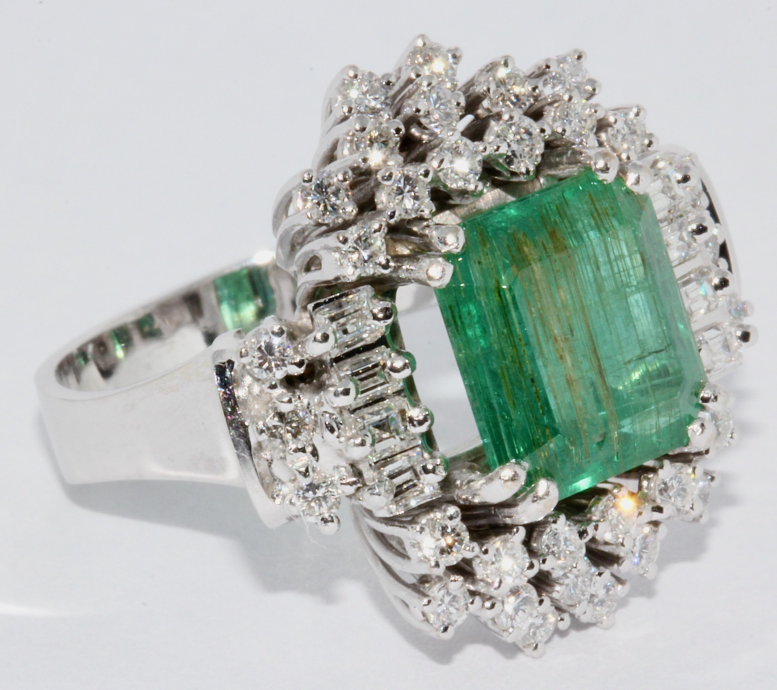 Emerald Cut 18 Karat White Gold Ring Set with White Diamonds and Large 4.5 Carat Emerald For Sale