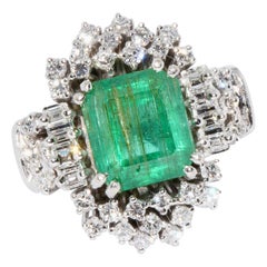 Vintage 18 Karat White Gold Ring Set with White Diamonds and Large 4.5 Carat Emerald