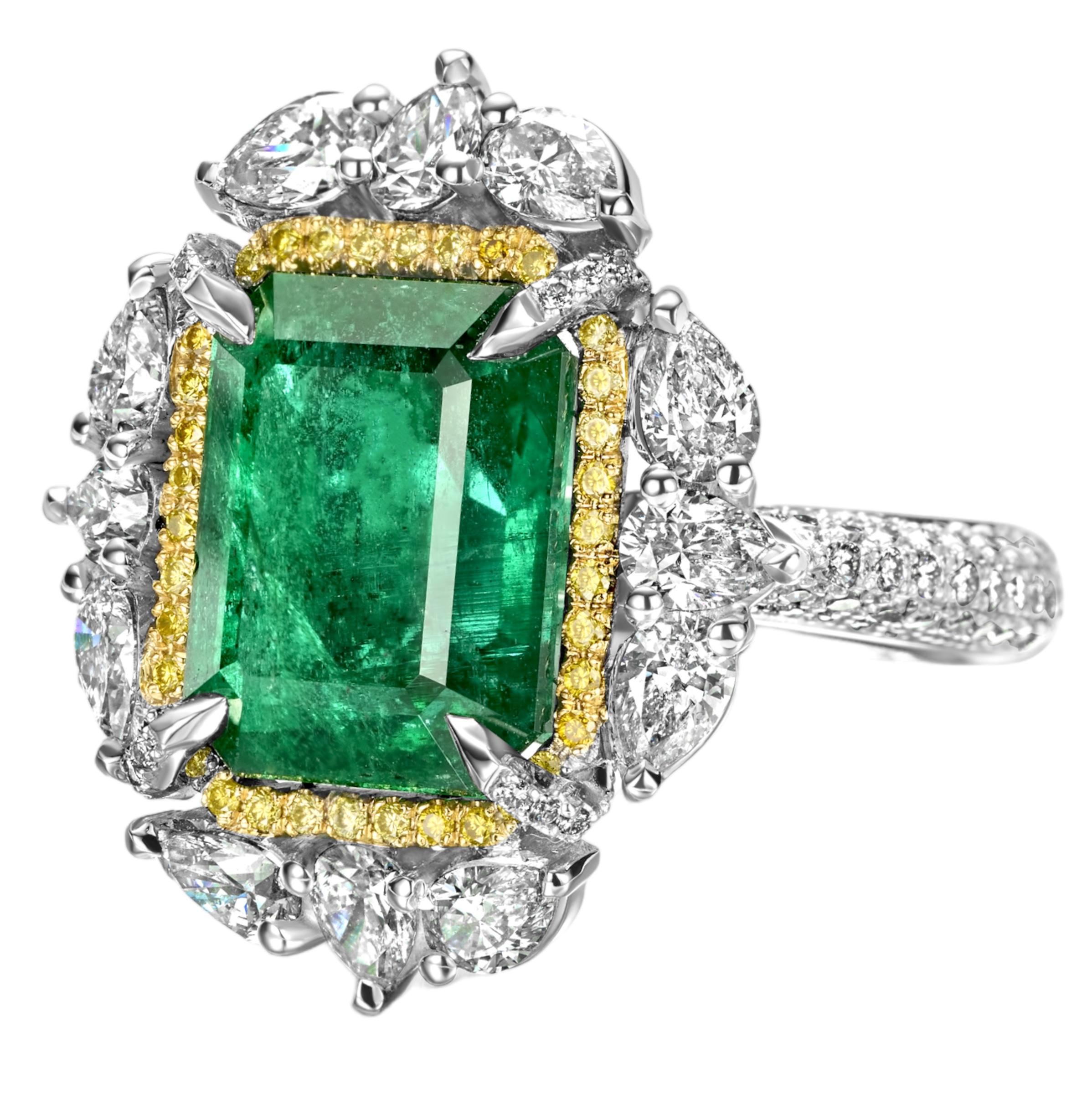 18 Karat White Gold Ring with 12.27 Carat Emerald, Pear Shape Diamonds 2.62 Ct In New Condition For Sale In Antwerp, BE