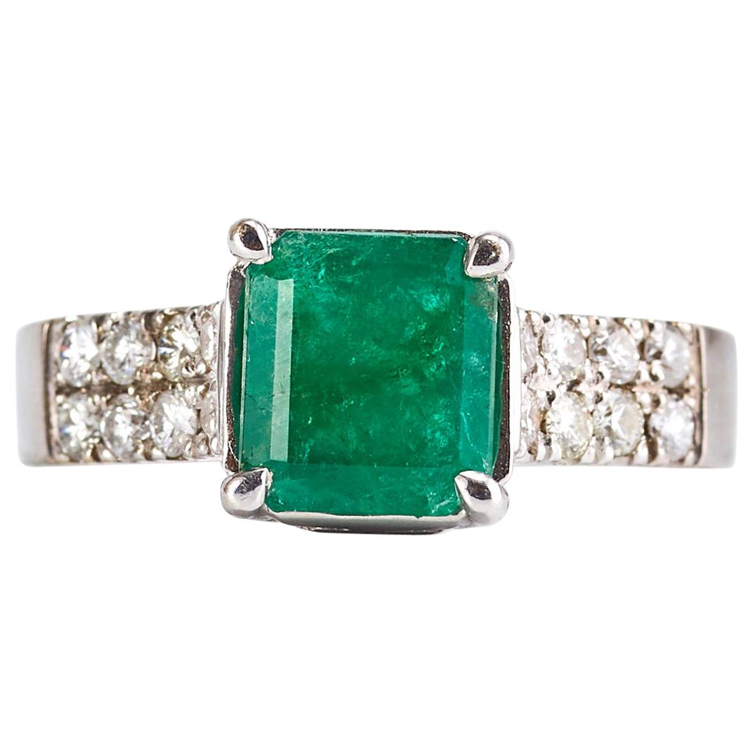 18 Karat White Gold Ring with 2.30 Carat Square Cut Emerald and Diamonds For Sale