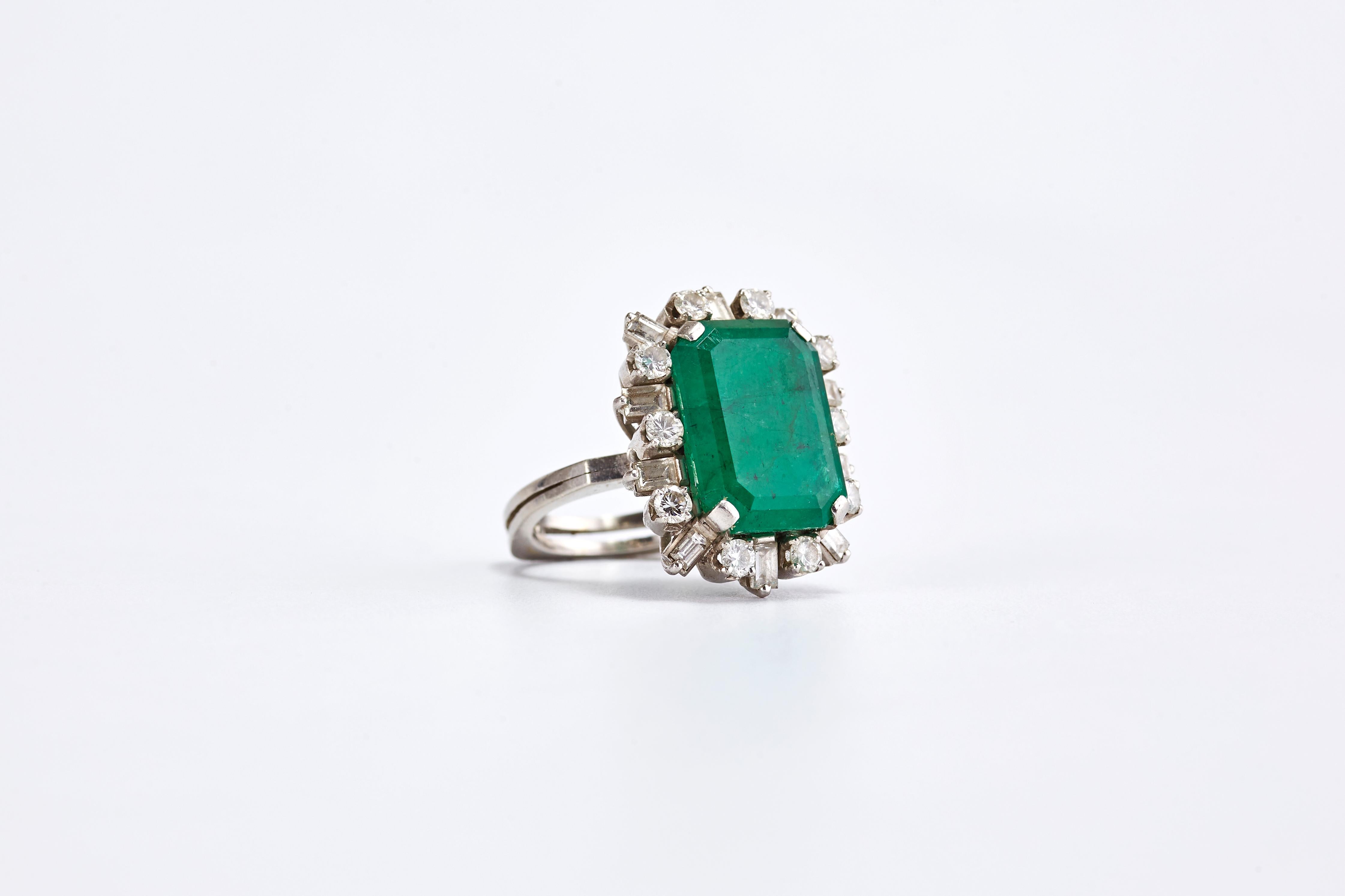 18 Karat White Gold Ring with 8.90 Carat Emerald Stone and Diamonds.
Amazing design of a white gold emerald ring, with an asymmetric halo of diamonds baguette and round cut.
Center Emerald stone weight is 8.90 ct. 
Setted with quality diamonds G VS1