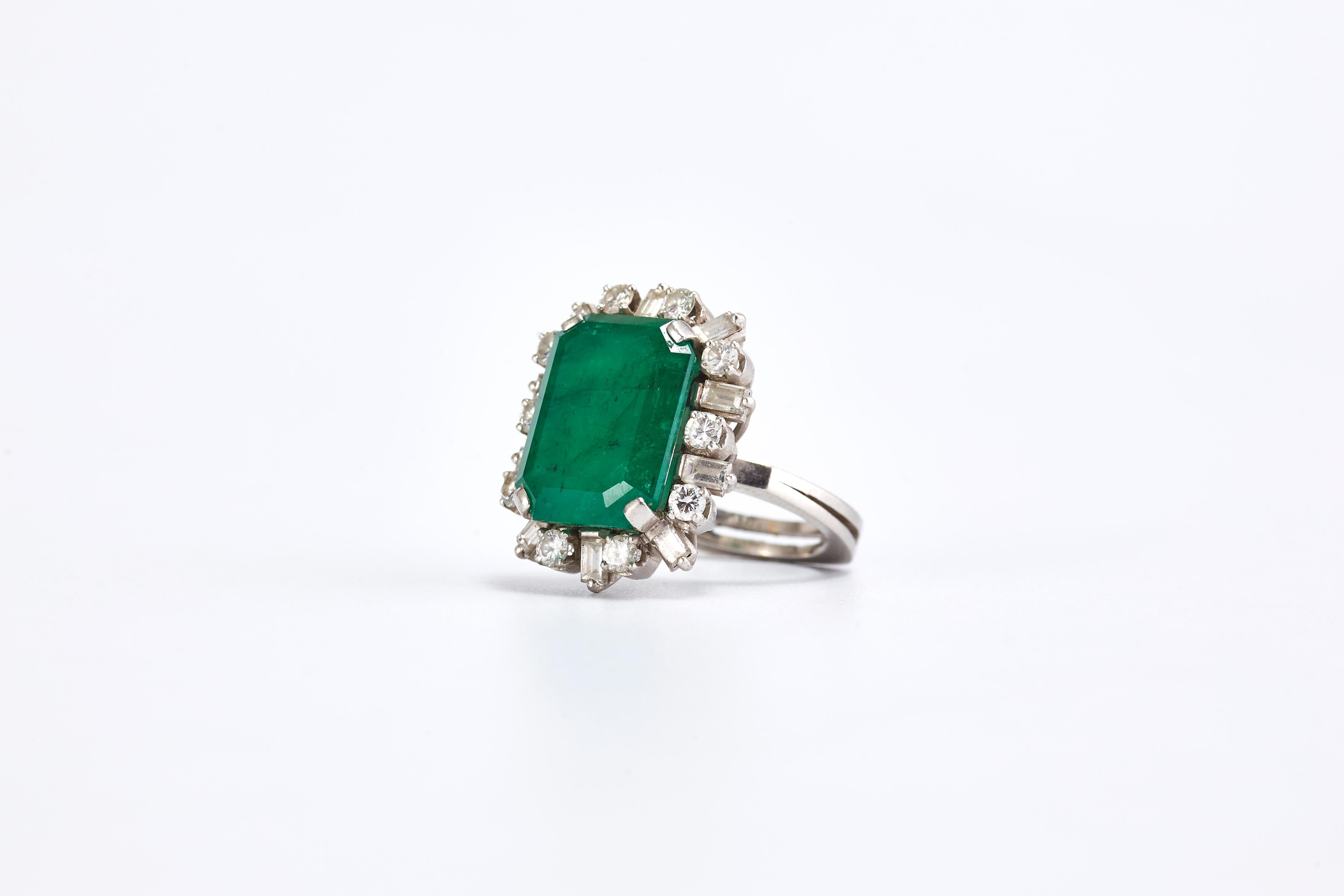 emerald rectangle ring