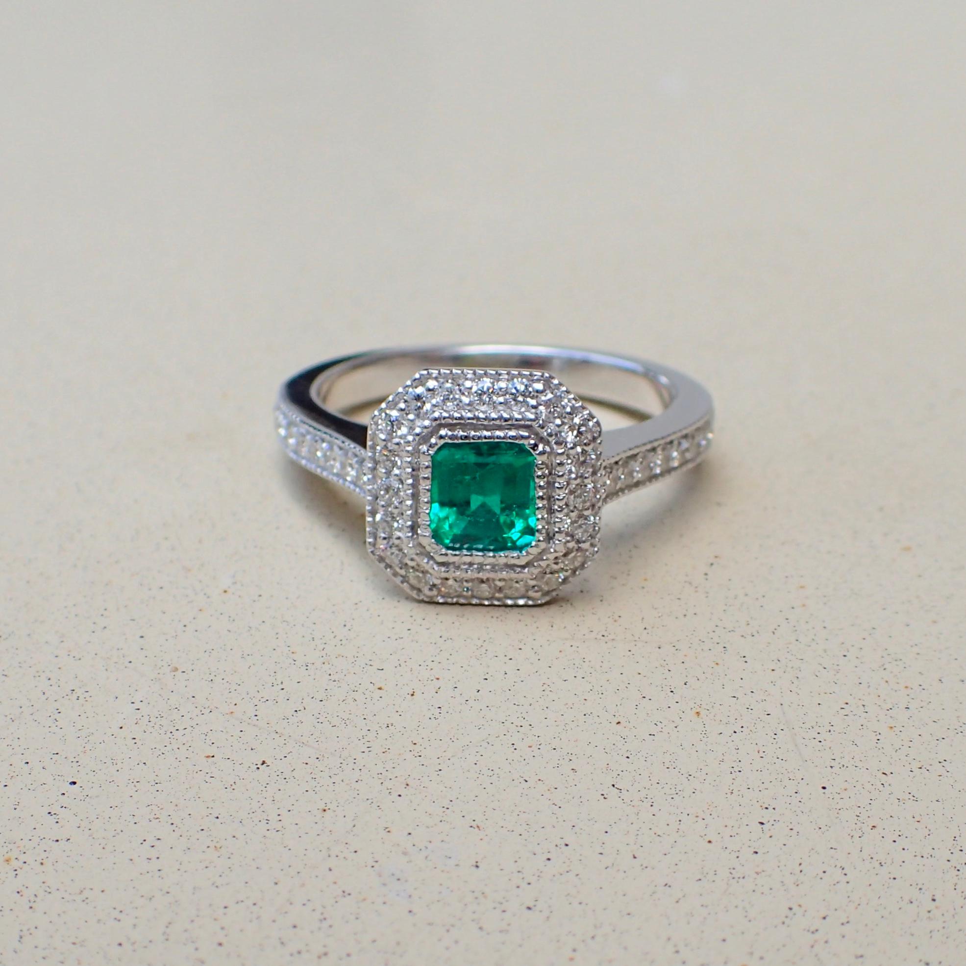 18 Karat White Gold Ring with a 0.518 Carat Emerald and 0.37 Carat of Diamond 4
