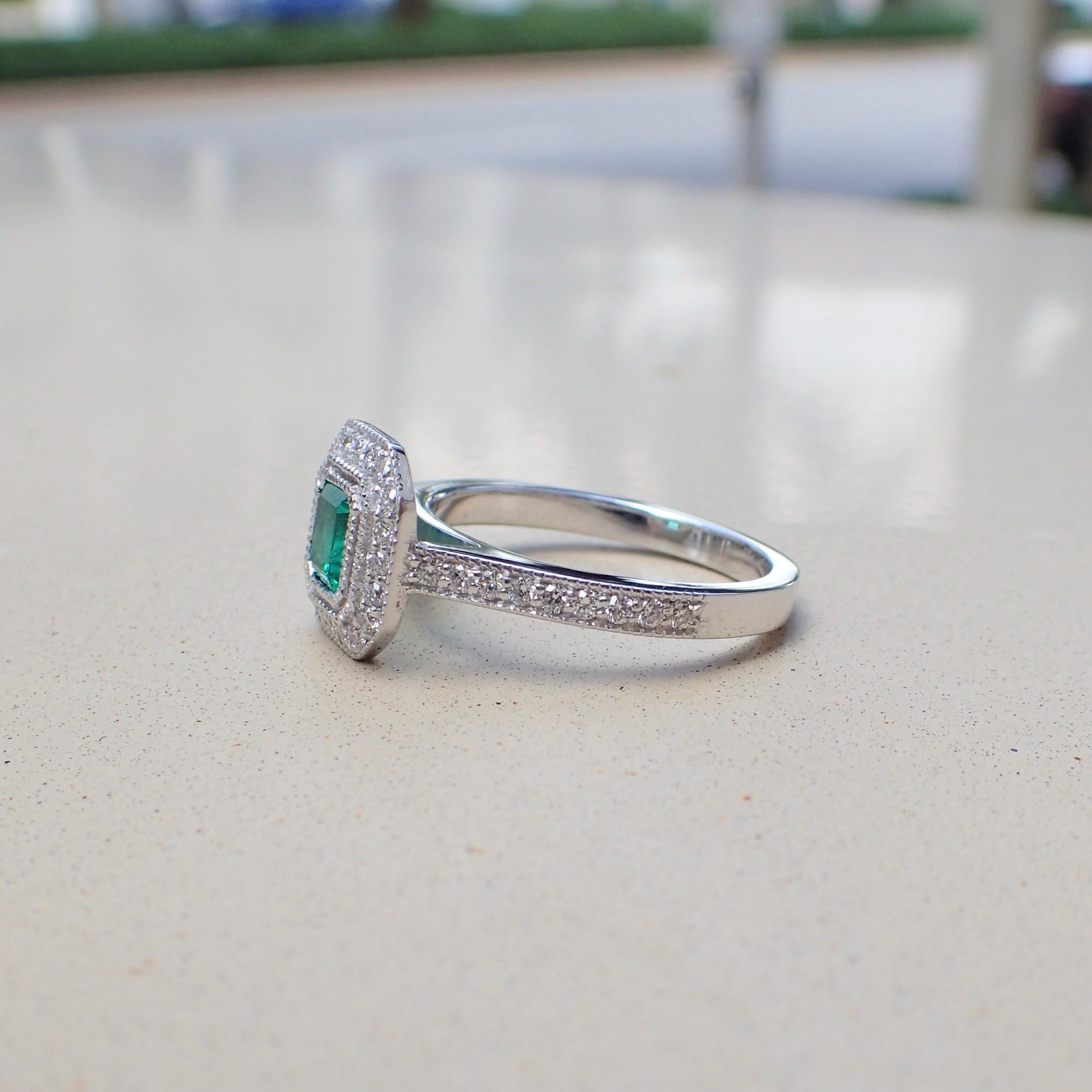 Women's or Men's 18 Karat White Gold Ring with a 0.518 Carat Emerald and 0.37 Carat of Diamond