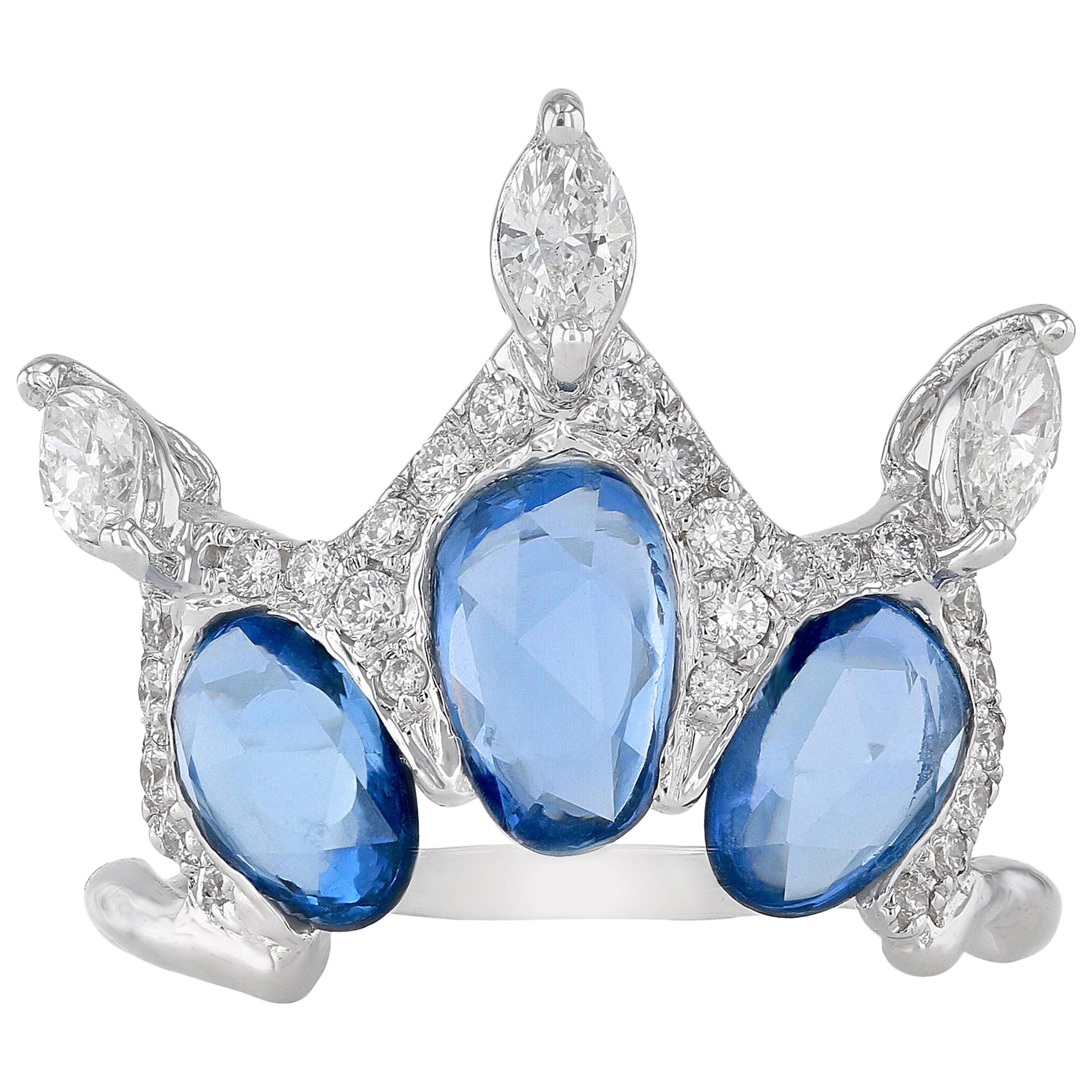 18 Karat Weißgold Ring mit blauen Saphiren „auf Lager“ im Angebot