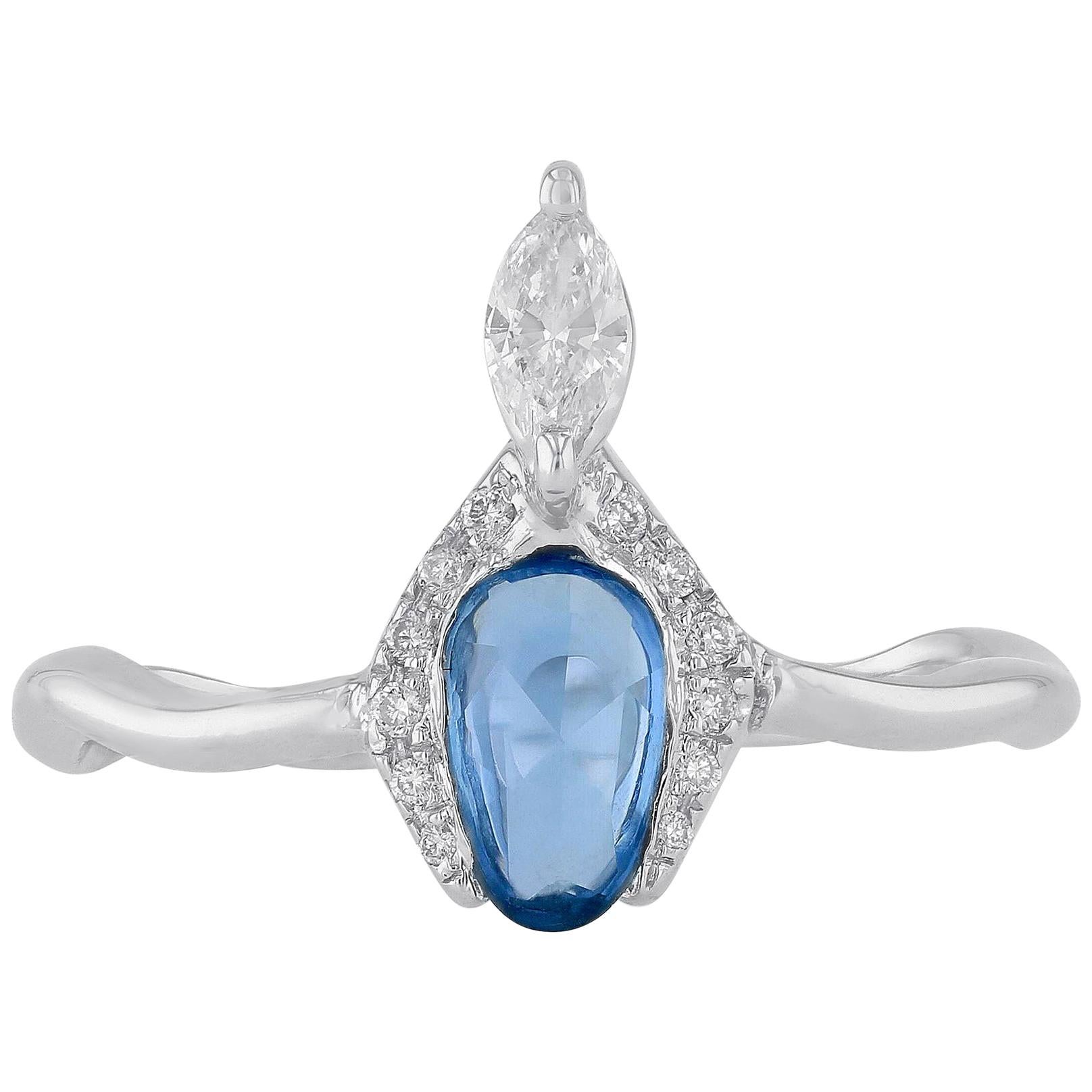 18 Karat Weißgold Ring mit blauen Saphiren „Auf Lager“ im Angebot