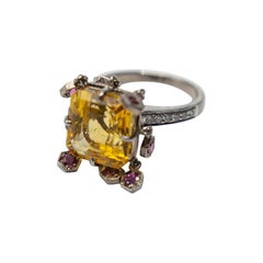 Antique 18 Karat White Gold Ring with Citrine in the Center