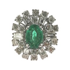 Vintage 18 Karat White Gold Ring with Diamonds and Oval Natural Emerald