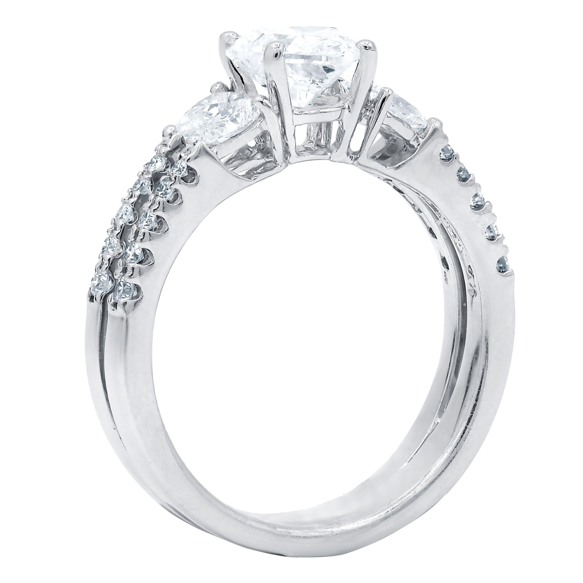 18 Karat White Gold Ring with Heart Cut, Pear and Round Cut Diamonds In New Condition For Sale In New York, NY