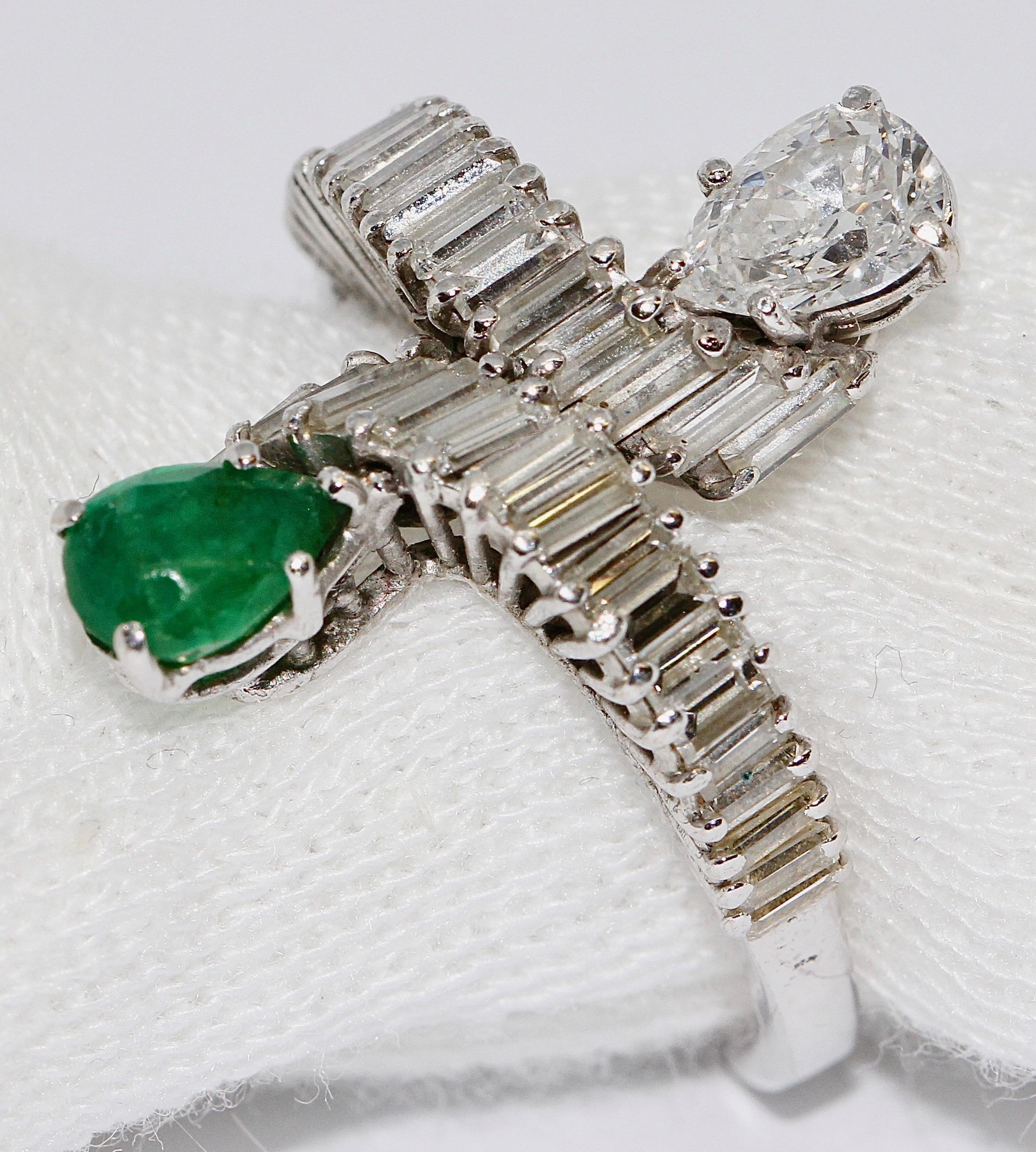 18 Karat White Gold Ring with Pear Cut Diamond and Emerald + Baguette Diamonds.

The pear cut diamond and the emerald each have a weight of about 0.7 carat.

The Pear Cut diamond has clarity VVS2 and color Top Wesselton.

US Ring Size 7 1/2 -