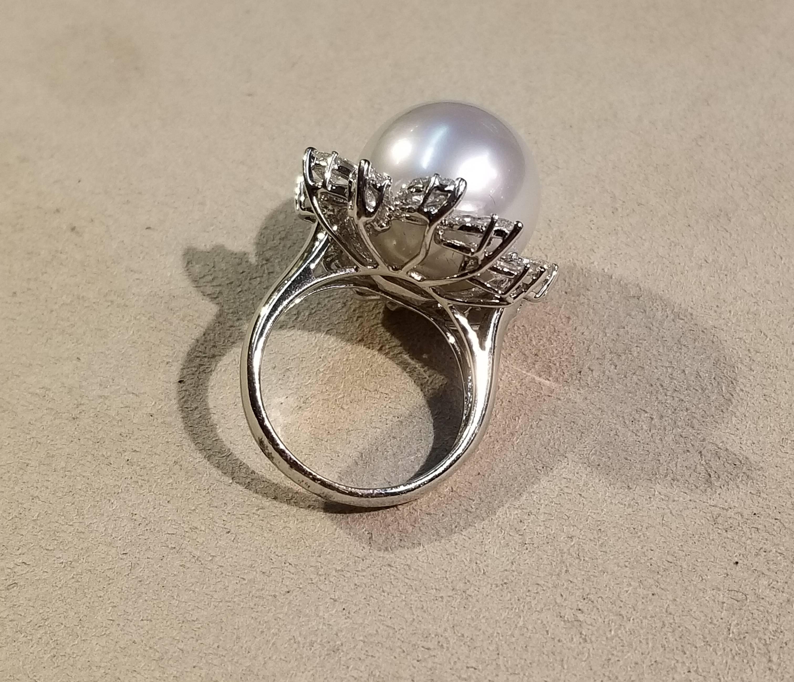 Marquise Cut 18 Karat White Gold Ring with South Sea Pearl and Surrounding Marquise Diamonds For Sale