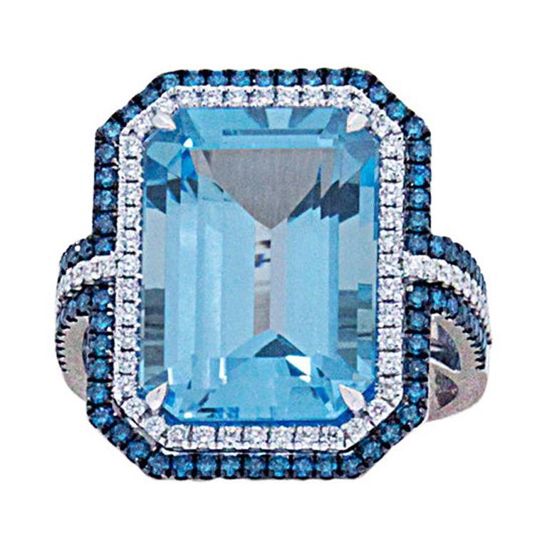 18 Karat White Gold Ring with White and Blue Diamonds and Topaz For Sale