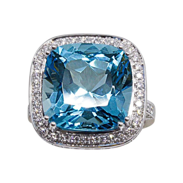 18 Karat White Gold Ring with White and Blue Diamonds and Topaz For Sale