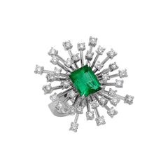 18 Karat White Gold Cocktail Ring with White Diamonds and Green Emerald