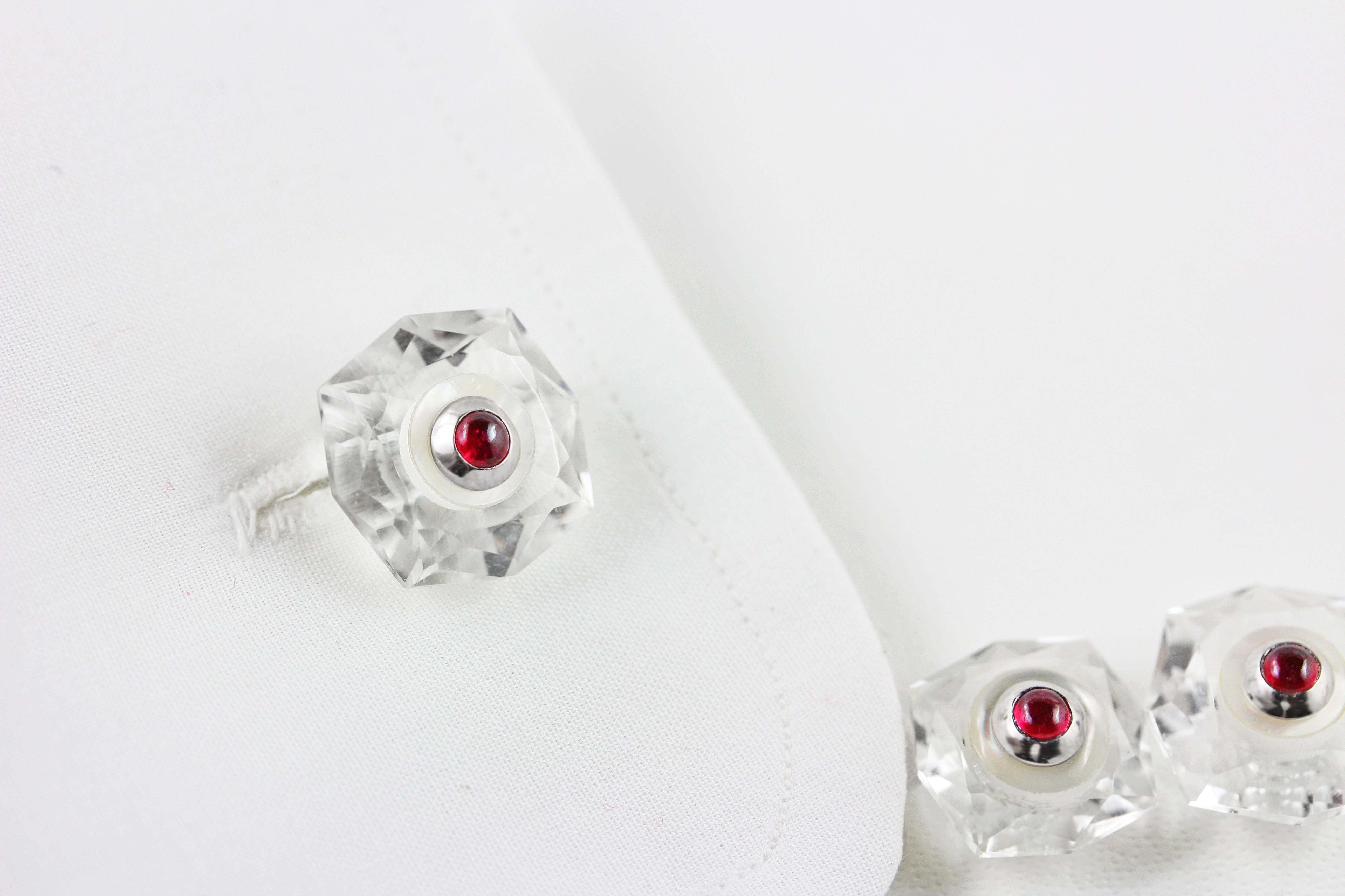 The brilliance of the rock crystal gives at this pair of cufflinks a brightness shade that adds a delicate accent to the octagonal, multifaceted silhouette of both front face and toggle. 
Each element is adorned in the center with a mother of pearl