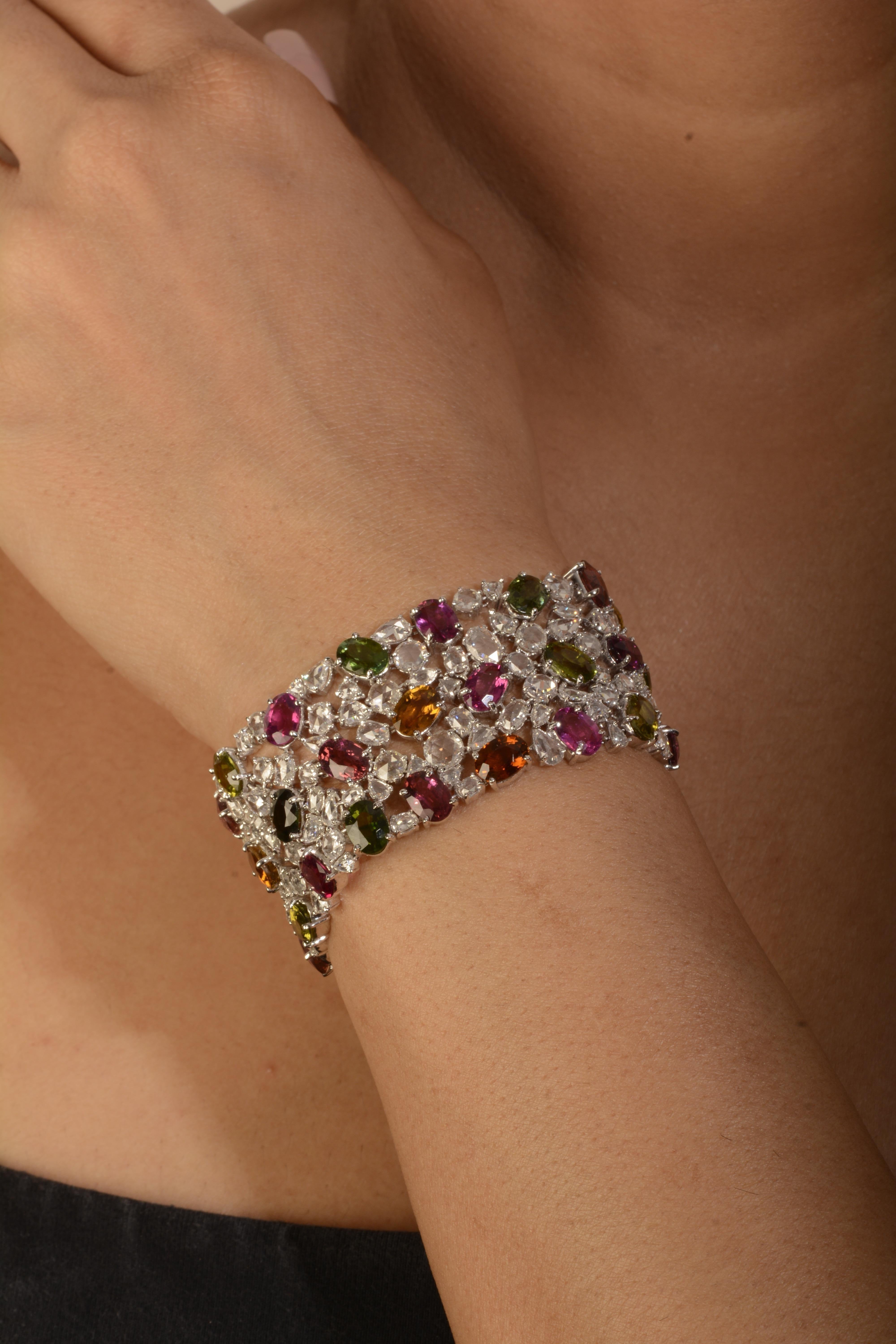 18 Karat White Gold Rose Cut Diamond and Tourmaline Bracelet In New Condition For Sale In Mumbai, IN