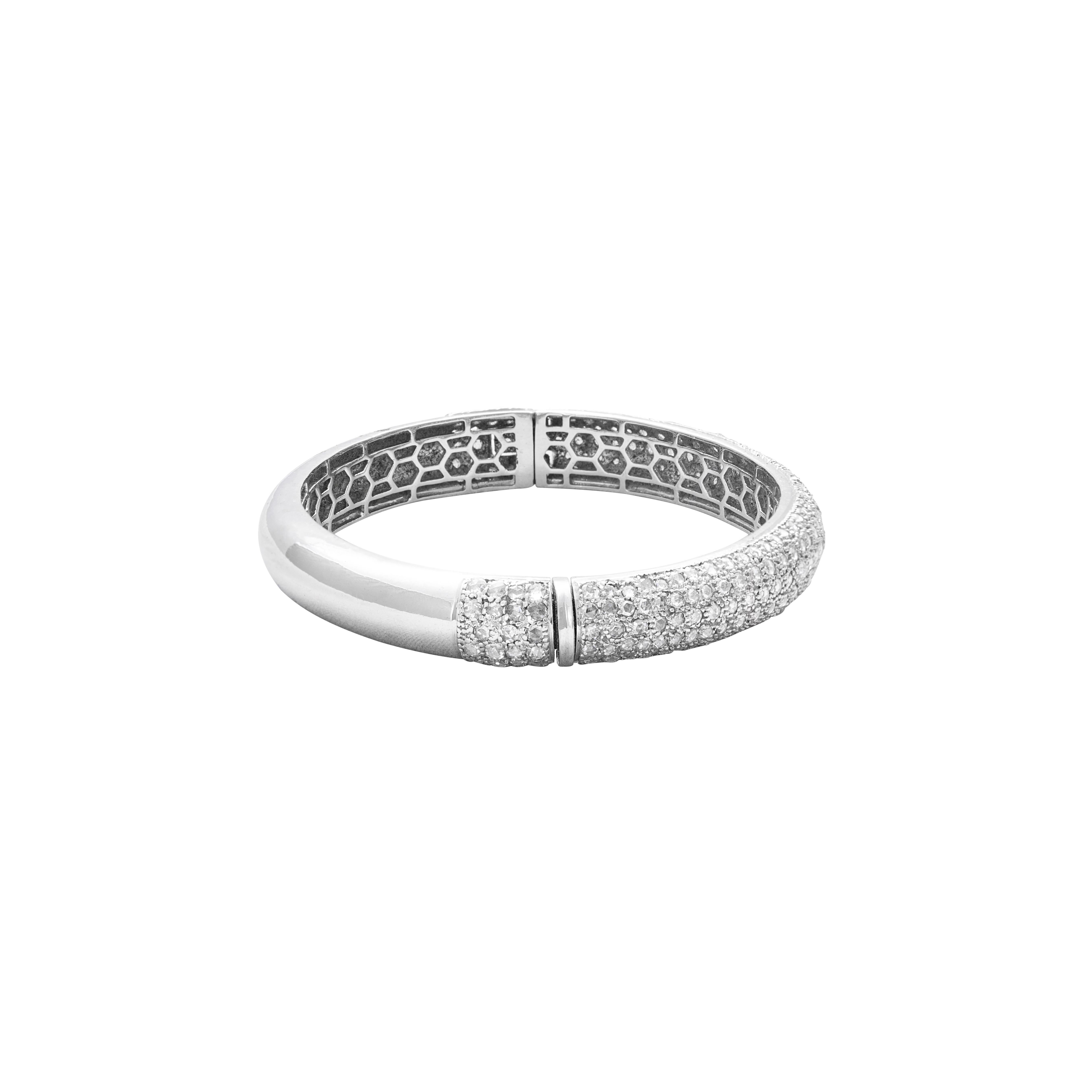 18 Karat White Gold Rosecut Diamond Cuff Bracelet

Beautifully crafted cuff bracelet, set in 18 Karat white gold studded with rosecut diamonds. The honeycomb design on the inside is indicative of the workmanship and design that sets this bracelet