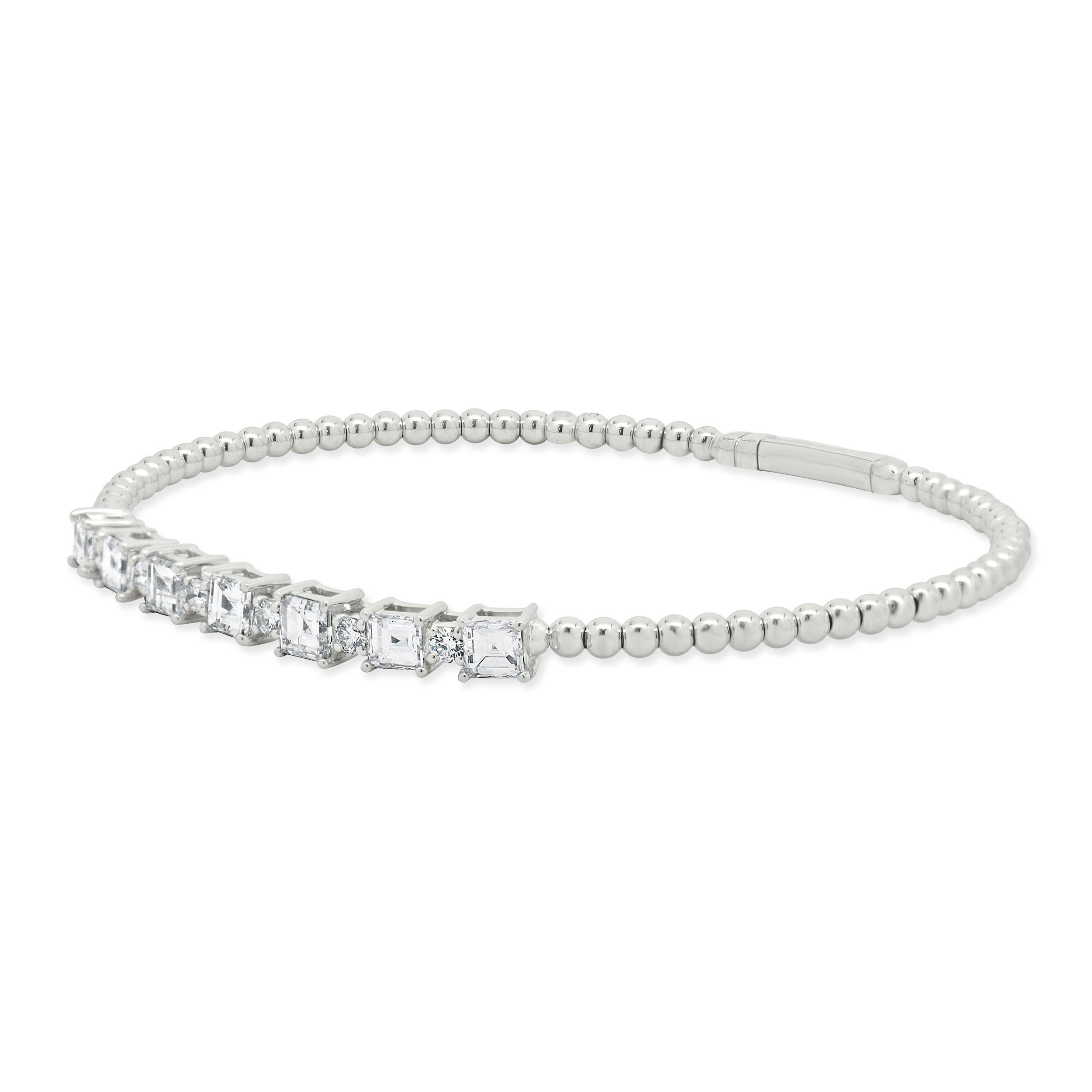 Designer: design personalizzato
Materiale: oro bianco 18 carati
Diamante: taglio brillante rotondo = 0,26cttw
Colore: H
Chiarezza: VS2
Diamante: taglio asscher = 1,85cttw
Colore: H
Chiarezza: VS2
Dimensioni: il braccialetto si adatta a un polso di
