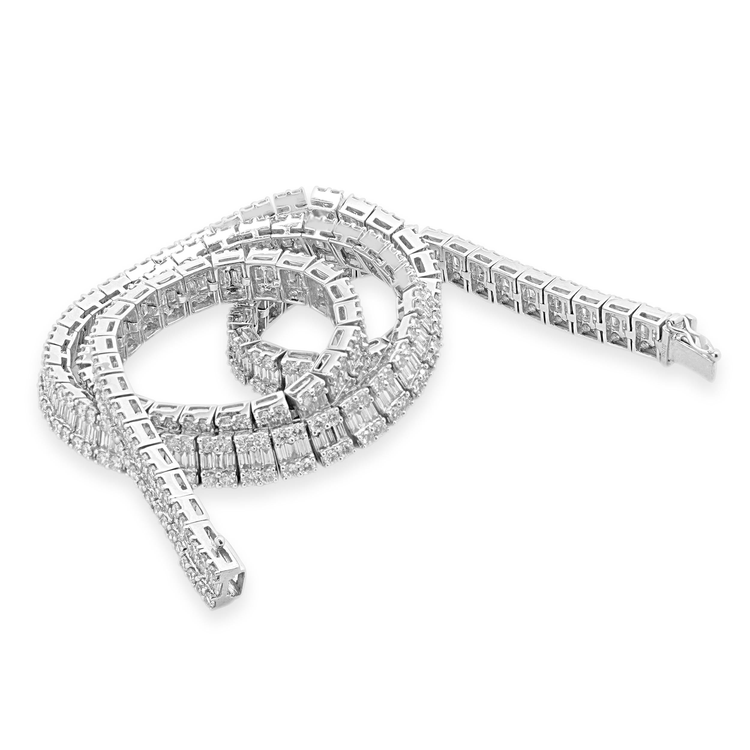 Collana con collare in oro bianco 18 carati con diamanti rotondi e taglio baguette In condizioni ottime in vendita a Scottsdale, AZ