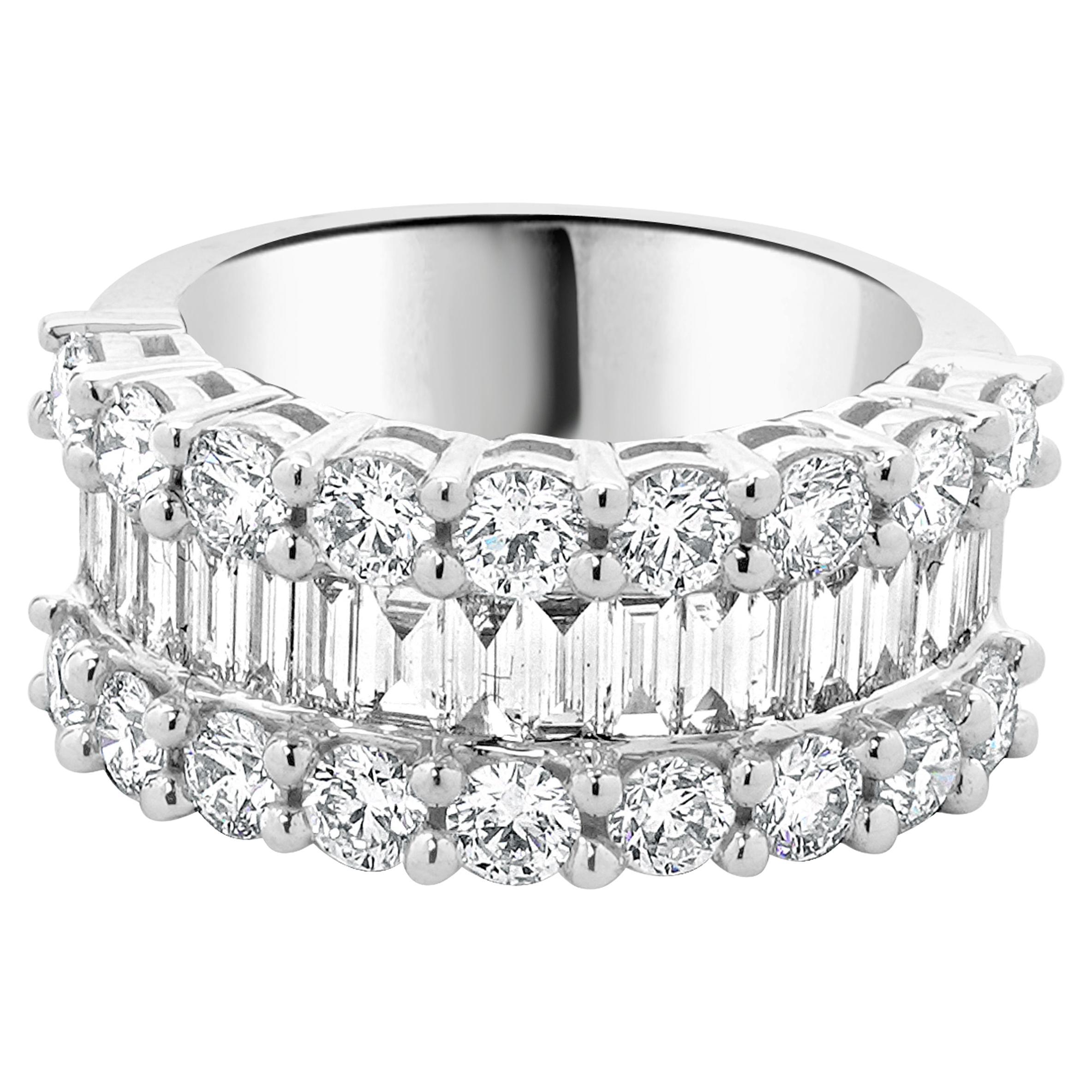 18 Karat White Gold Round and Baguette Diamond Cigar Band For Sale
