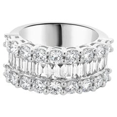 18 Karat White Gold Round and Baguette Diamond Cigar Band