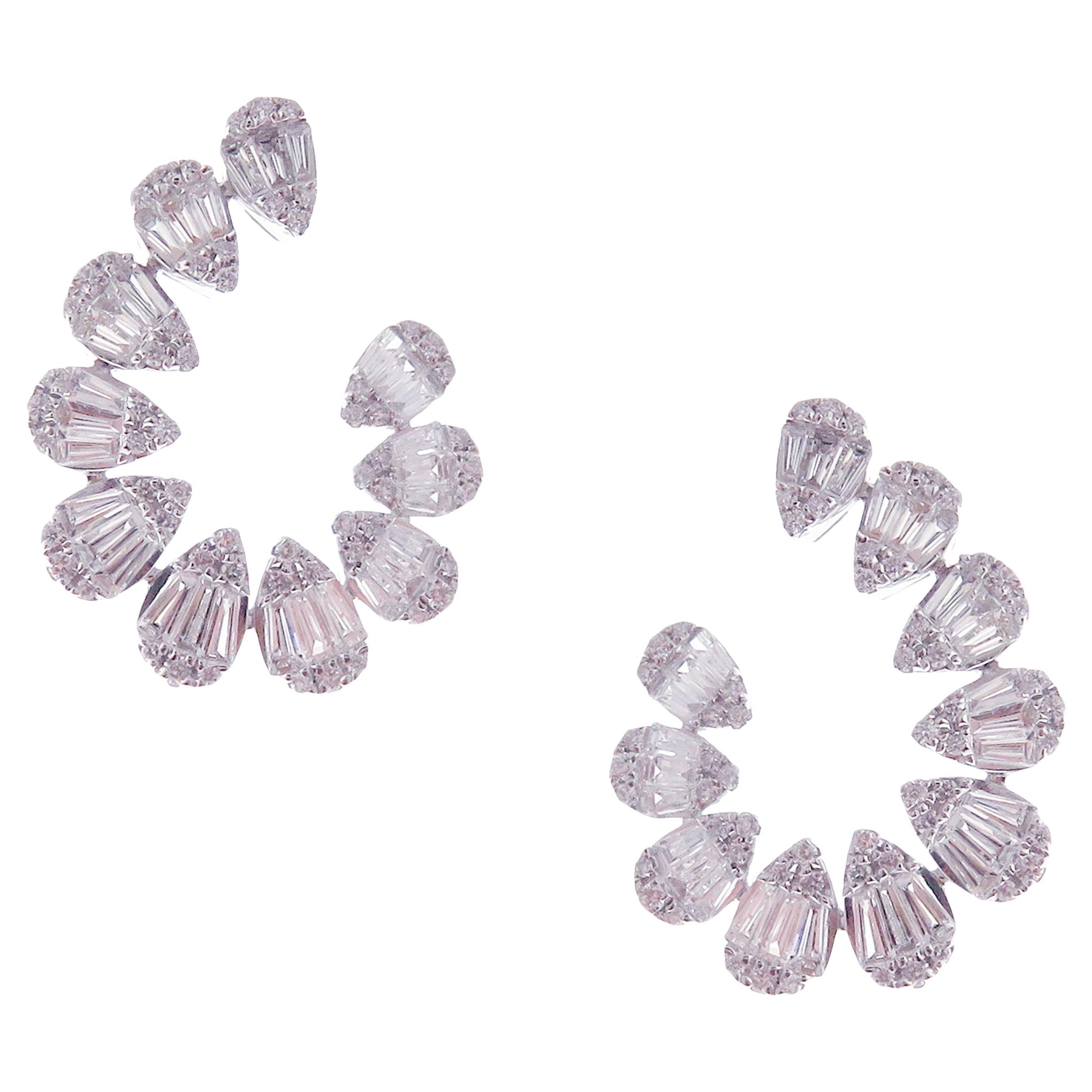 18-Karat White Gold Round and Baguette Diamonds Tear-drop Shape Twisty Earrings