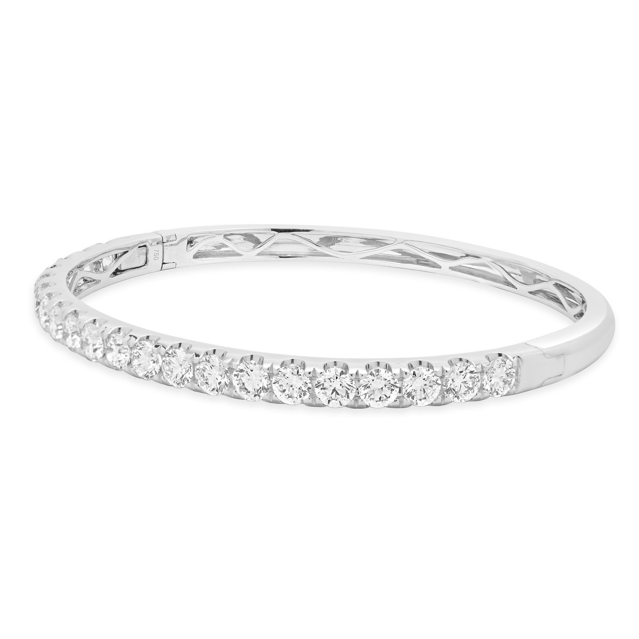 Designer : design personnalisé
MATERIAL : Or blanc 18K
Diamant : 21 diamants ronds de taille brillant = 5.00cttw
Couleur : G / H
Clarté : VS2-SI1
Dimensions : le bracelet convient à un poignet de 7 pouces maximum.
Poids : 17,15 grammes