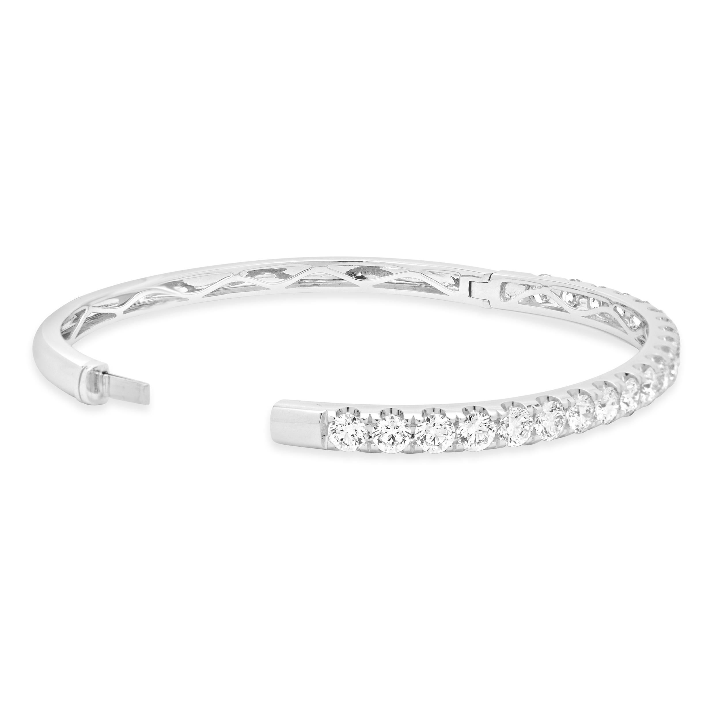 Bracelet en or blanc 18 carats avec diamants ronds taillés en brillant Excellent état - En vente à Scottsdale, AZ