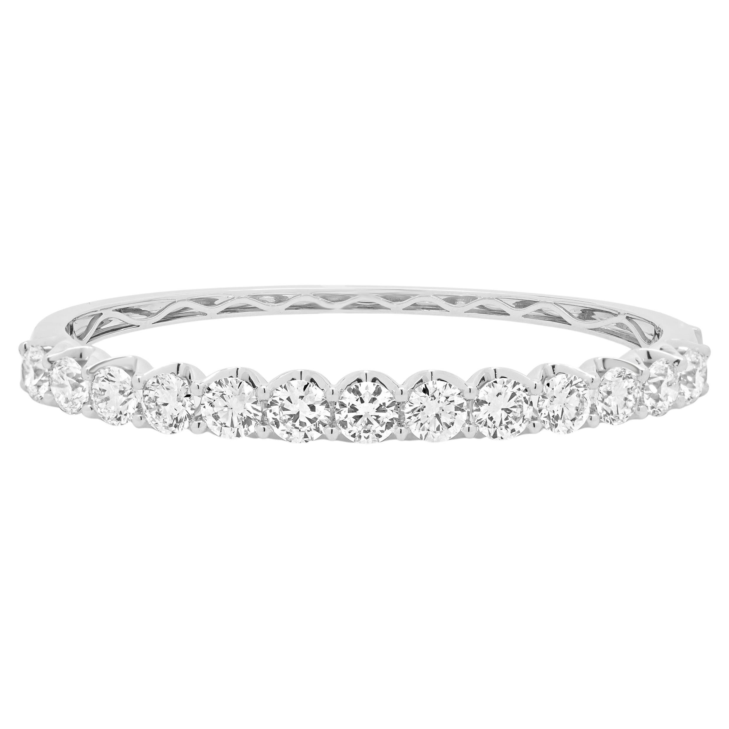 18 Karat White Gold Round Brilliant Cut Diamond Bangle Bracelet