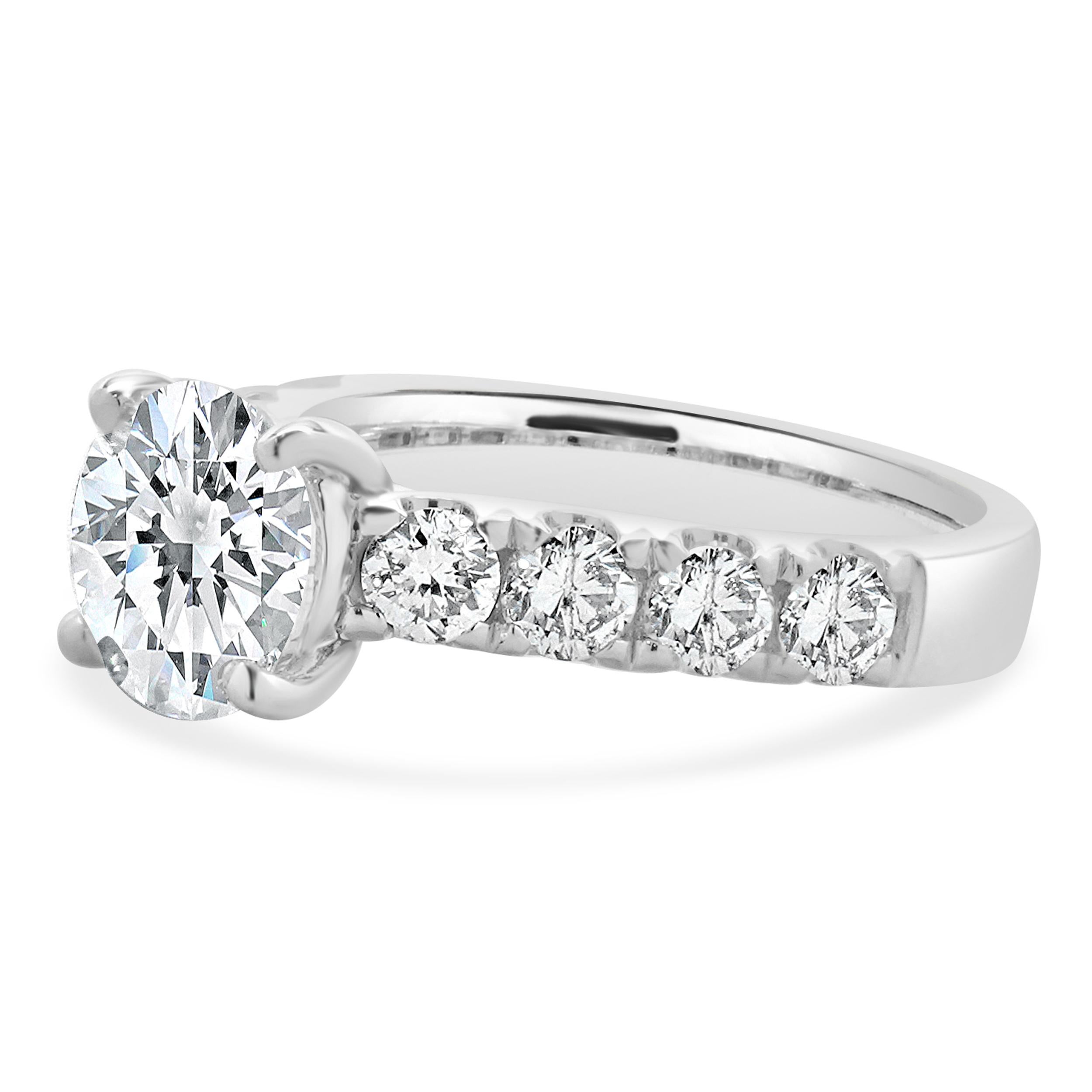 Matériau : Or blanc 18K
Diamant : 1 rond de taille brillant = 2,01ct
Couleur : G
Clarté : VS1
GIA : 2235375898
Diamant : 8 diamants ronds de taille brillant = 0,96cttw
Couleur : H
Clarté : SI1
Taille de l'anneau : 6 (veuillez prévoir jusqu'à 2 jours