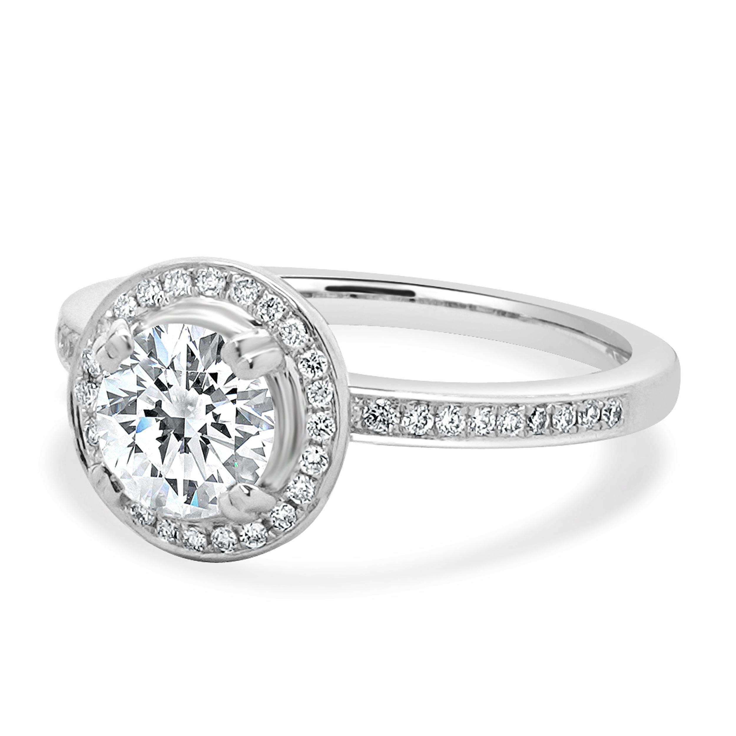 Matériau : Or blanc 18k
Diamant central : 1 taille ronde brillante = 0,98cttw
Couleur : I
Clarté : SI3
Diamant : 48 diamants ronds de taille brillant = 0,48cttw
Couleur : G /H 
Clarté : SI1
Taille de l'anneau : 7,25 (veuillez prévoir jusqu'à 2 jours