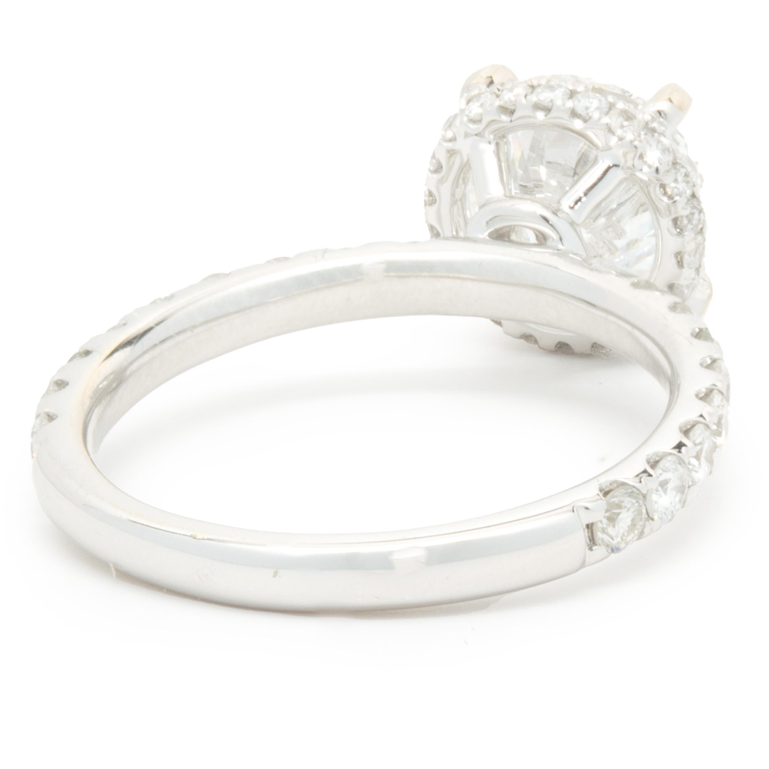Taille ronde Bague de fiançailles en or blanc 18 carats avec diamants taille brillant rond en vente