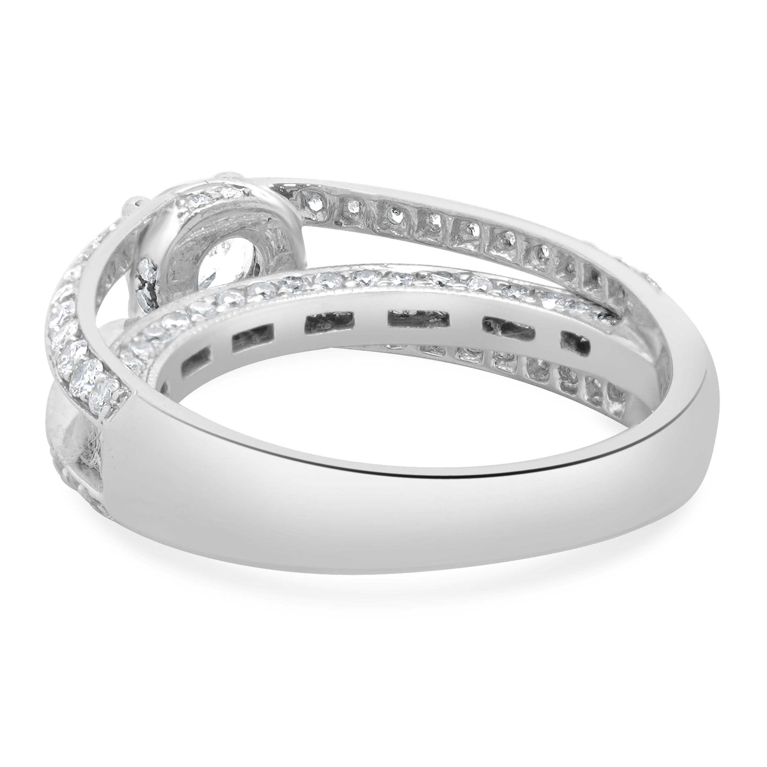 Taille ronde Bague de fiançailles en or blanc 18 carats avec diamants taille brillant rond en vente