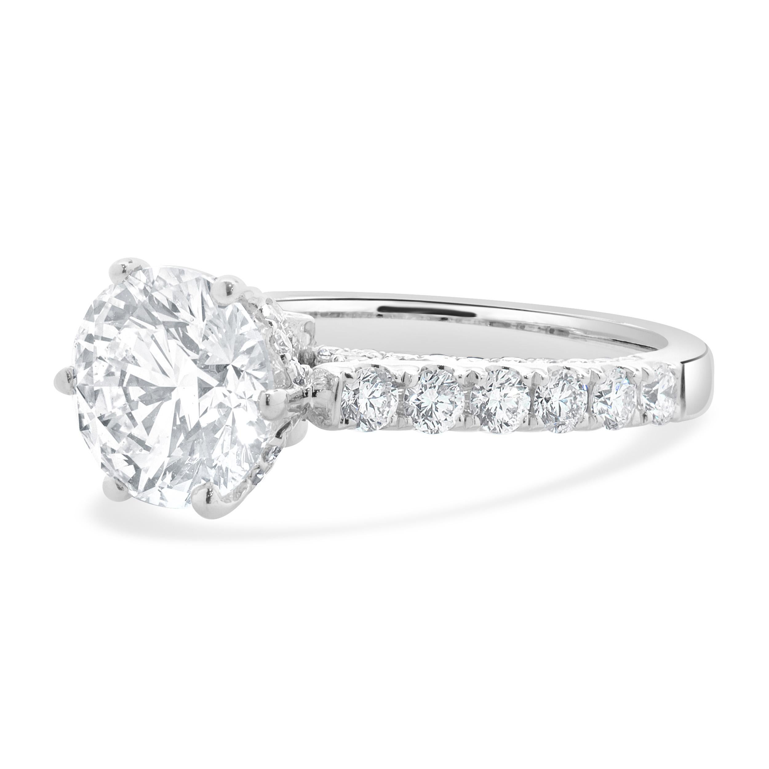 18 Karat White Gold Round Brilliant Cut Diamond Engagement Ring In Excellent Condition In Scottsdale, AZ