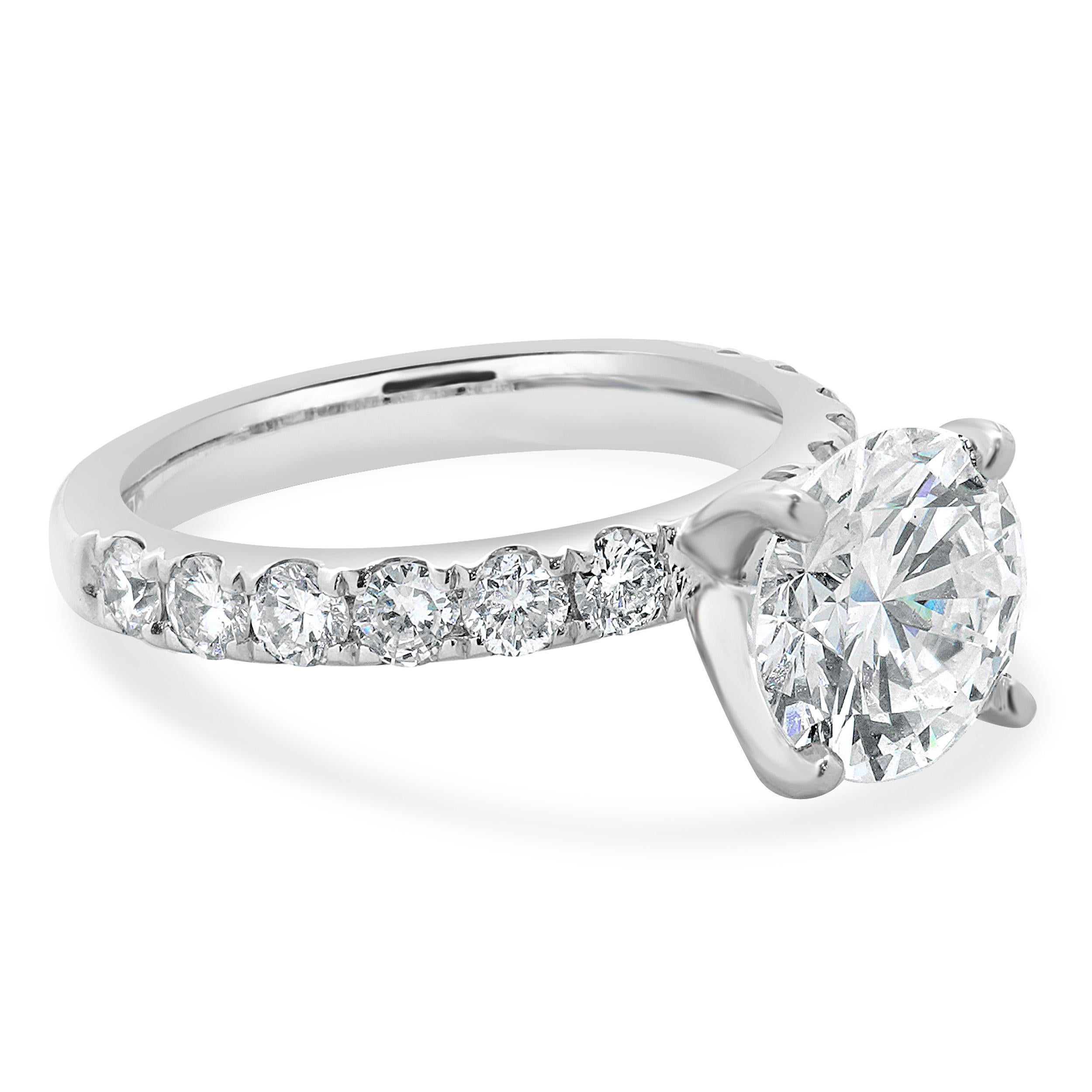 18 Karat White Gold Round Brilliant Cut Diamond Engagement Ring In Excellent Condition For Sale In Scottsdale, AZ