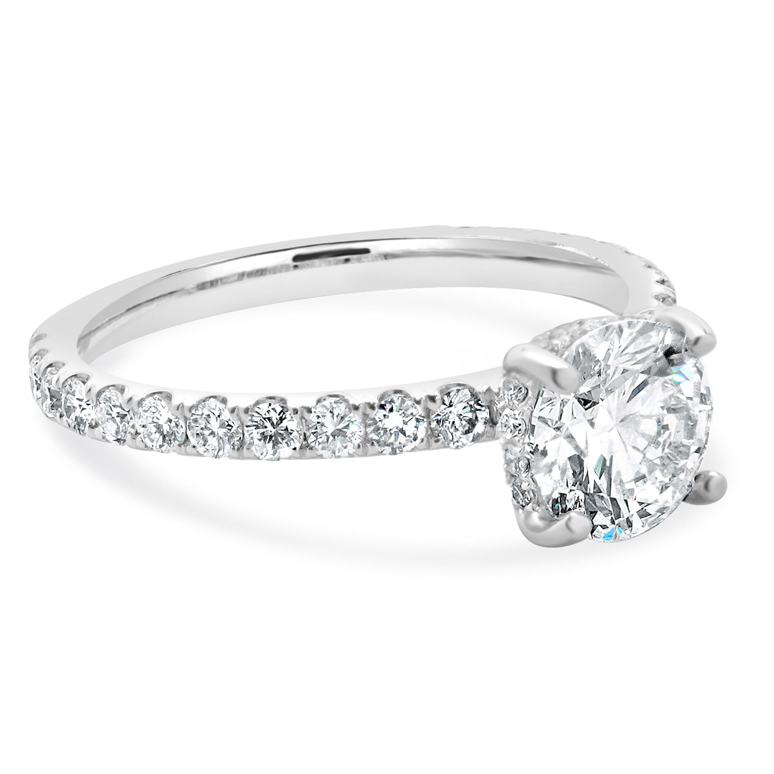 18 Karat White Gold Round Brilliant Cut Diamond Engagement Ring In Excellent Condition For Sale In Scottsdale, AZ