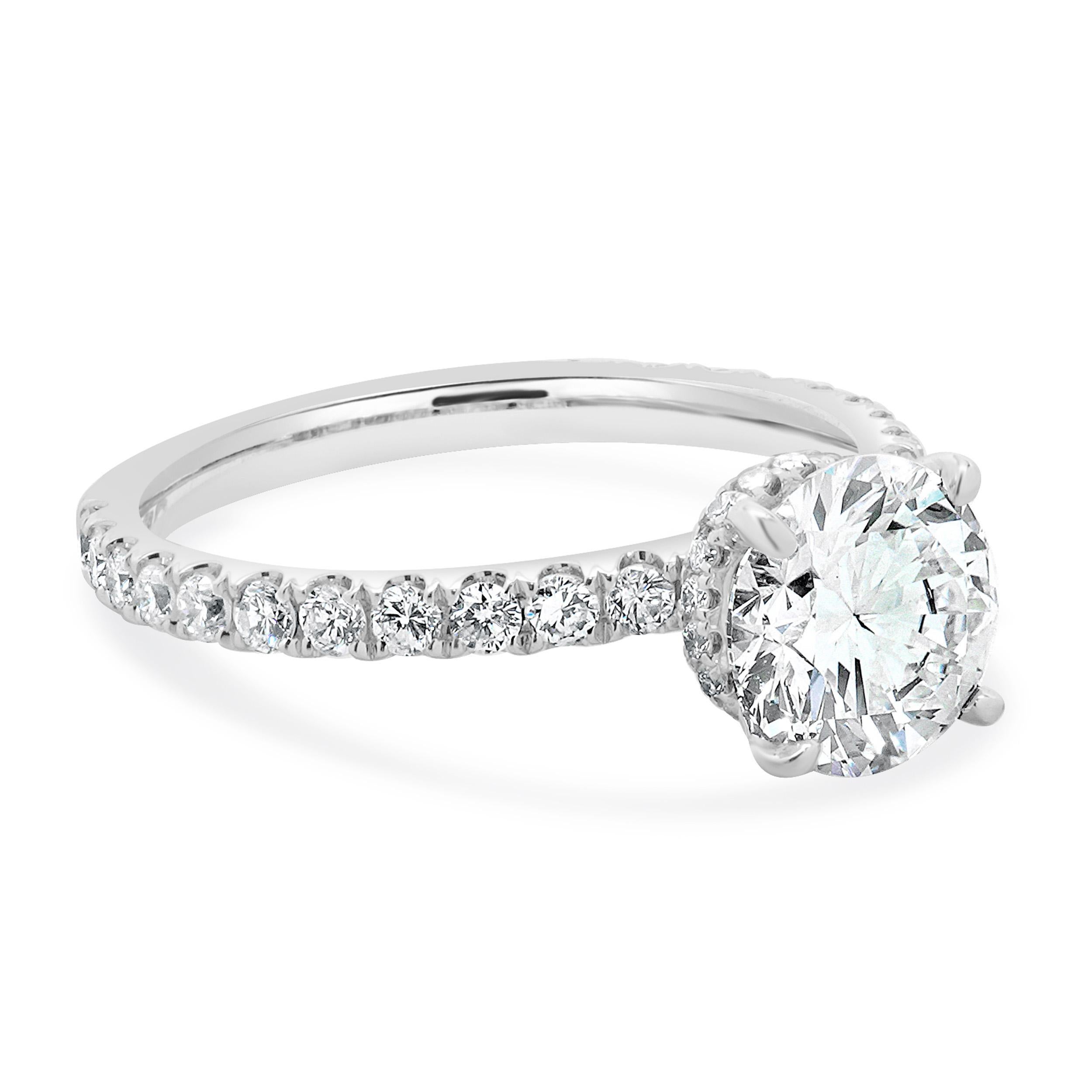 18 Karat White Gold Round Brilliant Cut Diamond Engagement Ring In Excellent Condition For Sale In Scottsdale, AZ