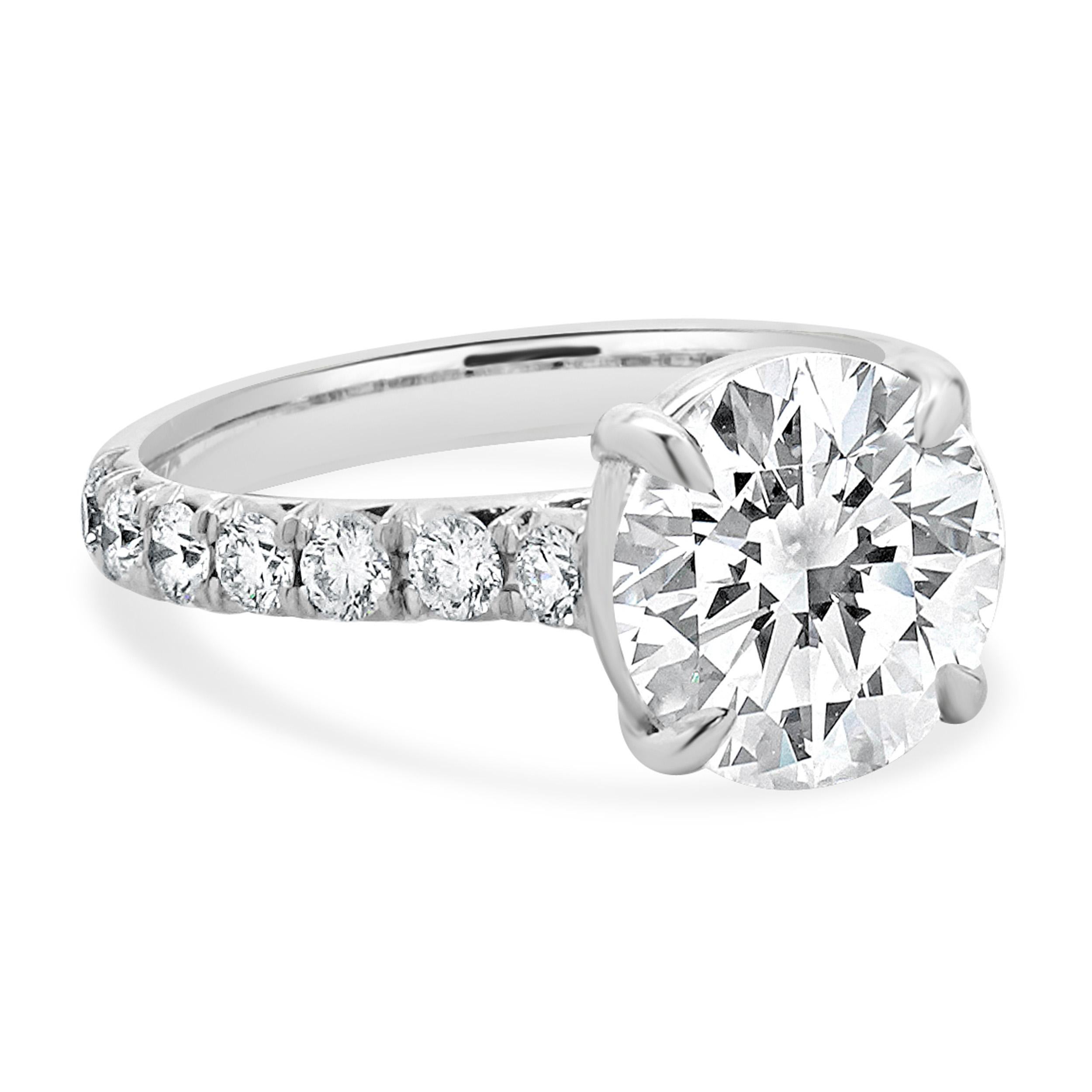 Verlobungsring aus 18 Karat Weißgold mit rundem Diamanten im Brillantschliff Damen im Angebot