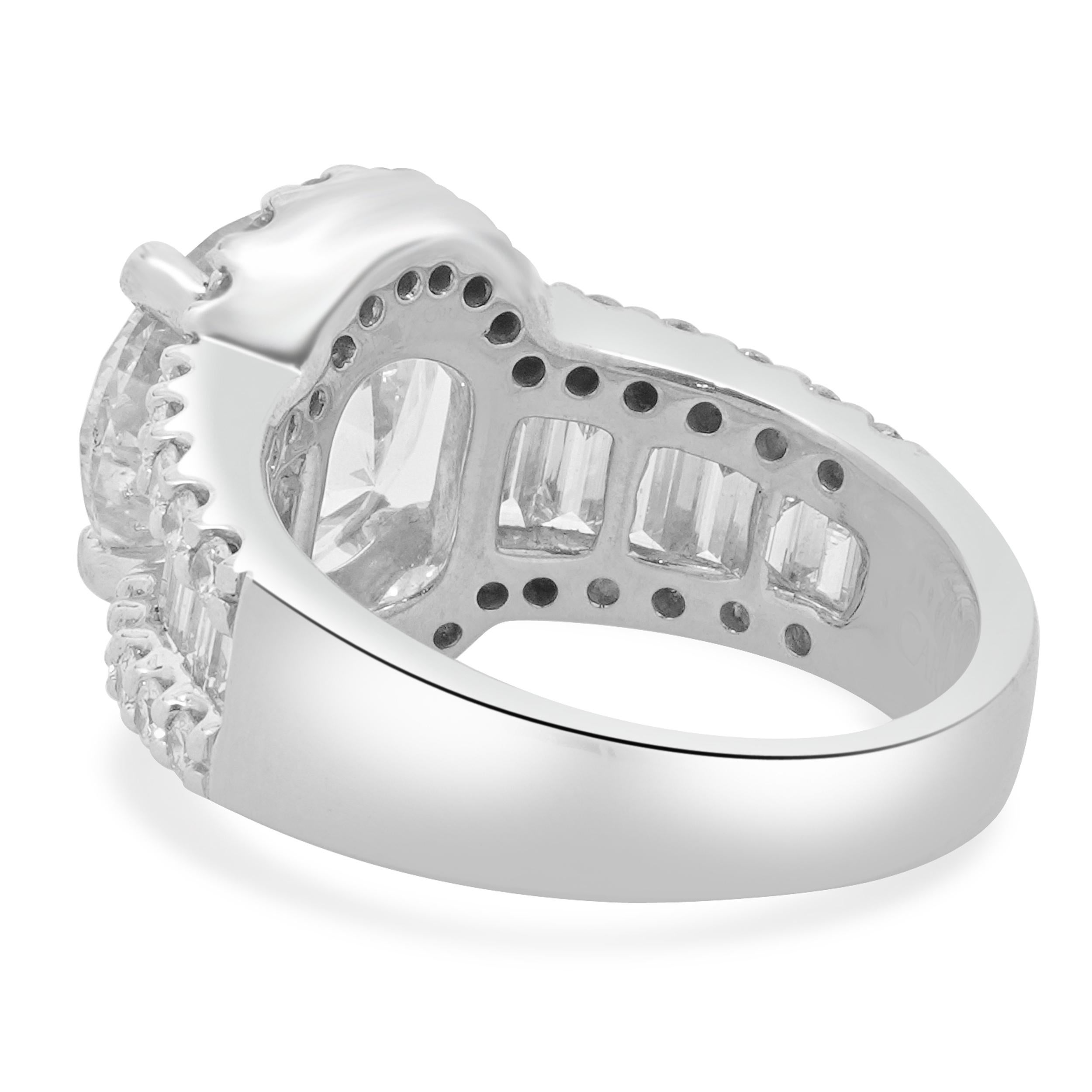 Bague de fiançailles en or blanc 18 carats avec diamants taille brillant rond Excellent état - En vente à Scottsdale, AZ