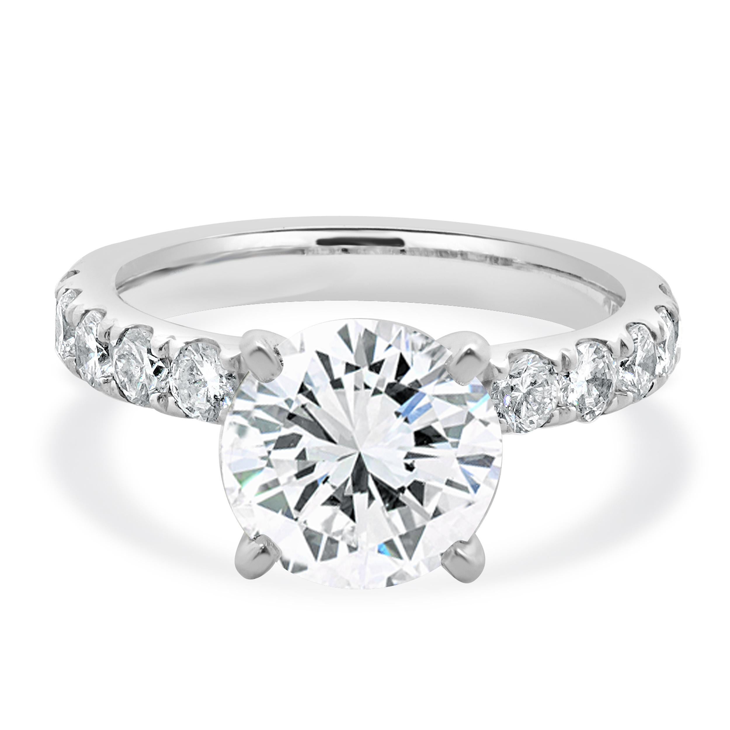 Verlobungsring aus 18 Karat Weißgold mit rundem Diamanten im Brillantschliff