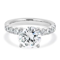 Verlobungsring aus 18 Karat Weißgold mit rundem Diamanten im Brillantschliff