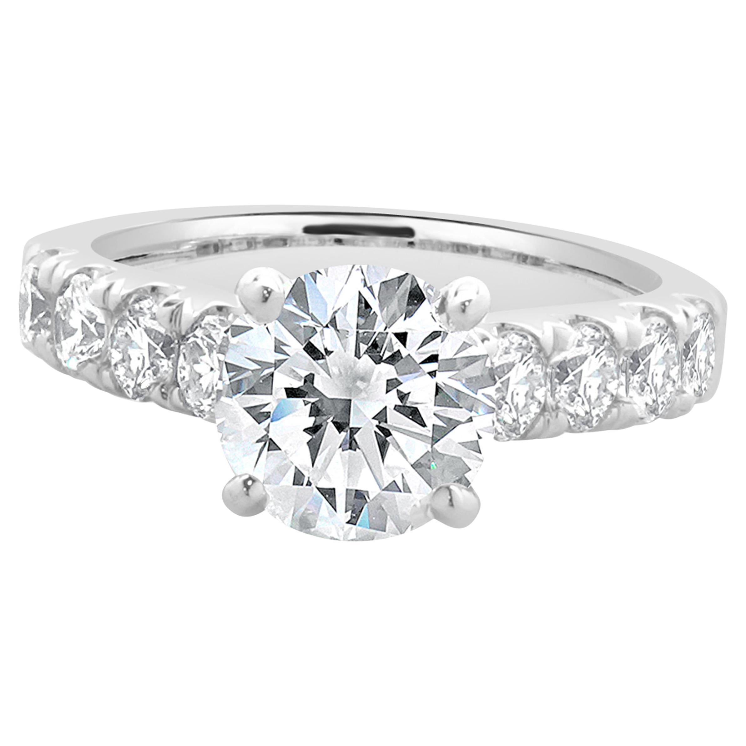 Verlobungsring aus 18 Karat Weißgold mit rundem Diamanten im Brillantschliff