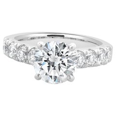 18 Karat White Gold Round Brilliant Cut Diamond Engagement Ring